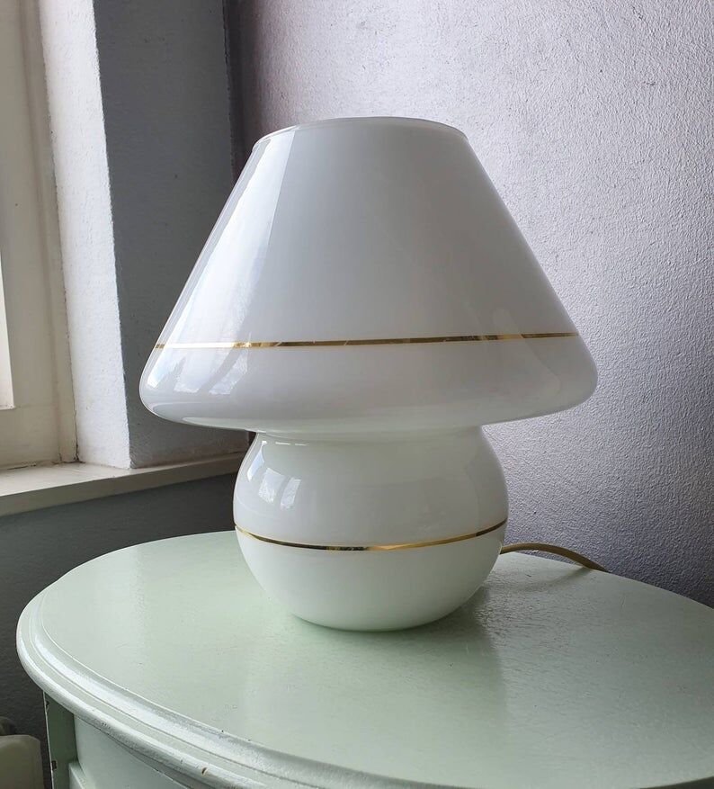 All-glass mushroom lamp with golden lines