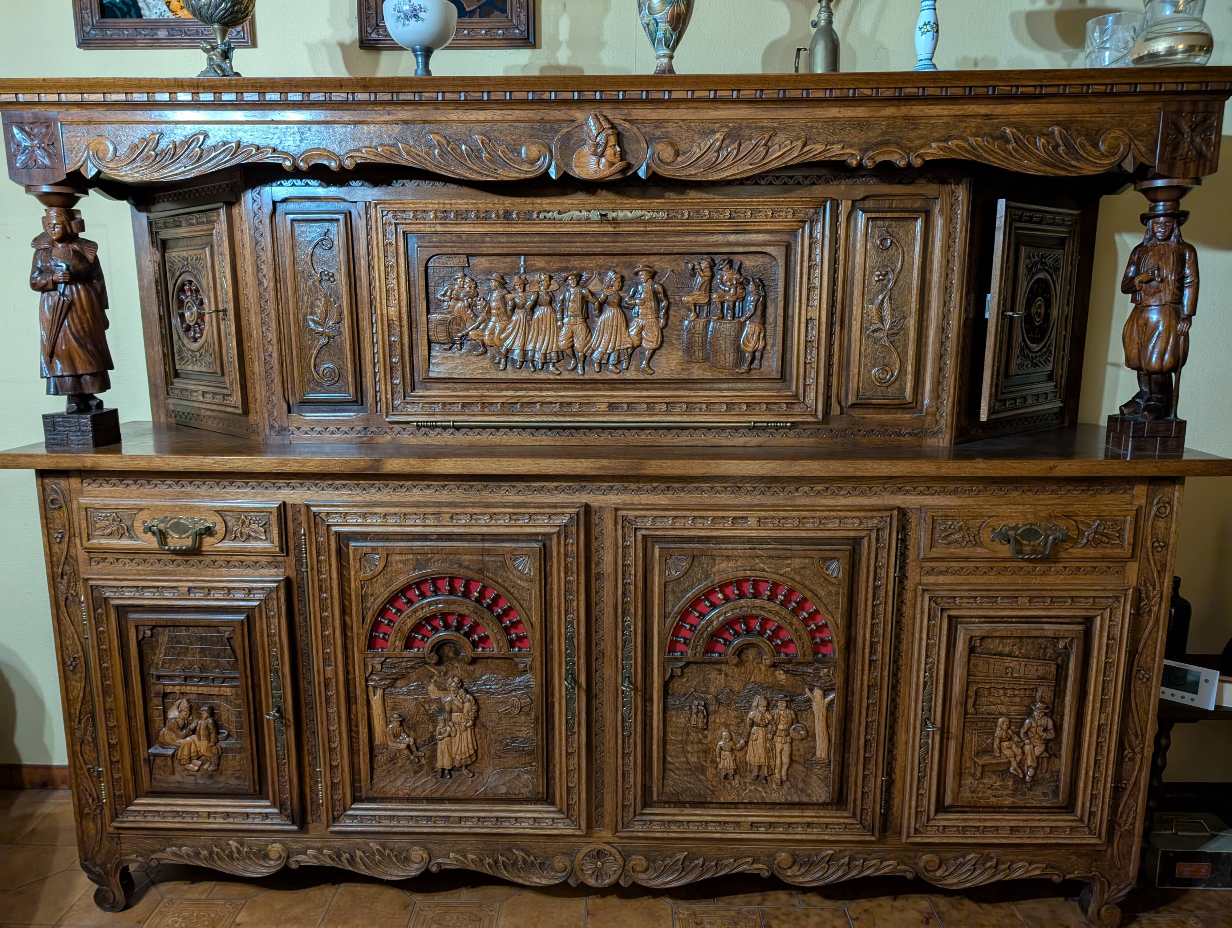 buffet breton sculpte par  ébéniste