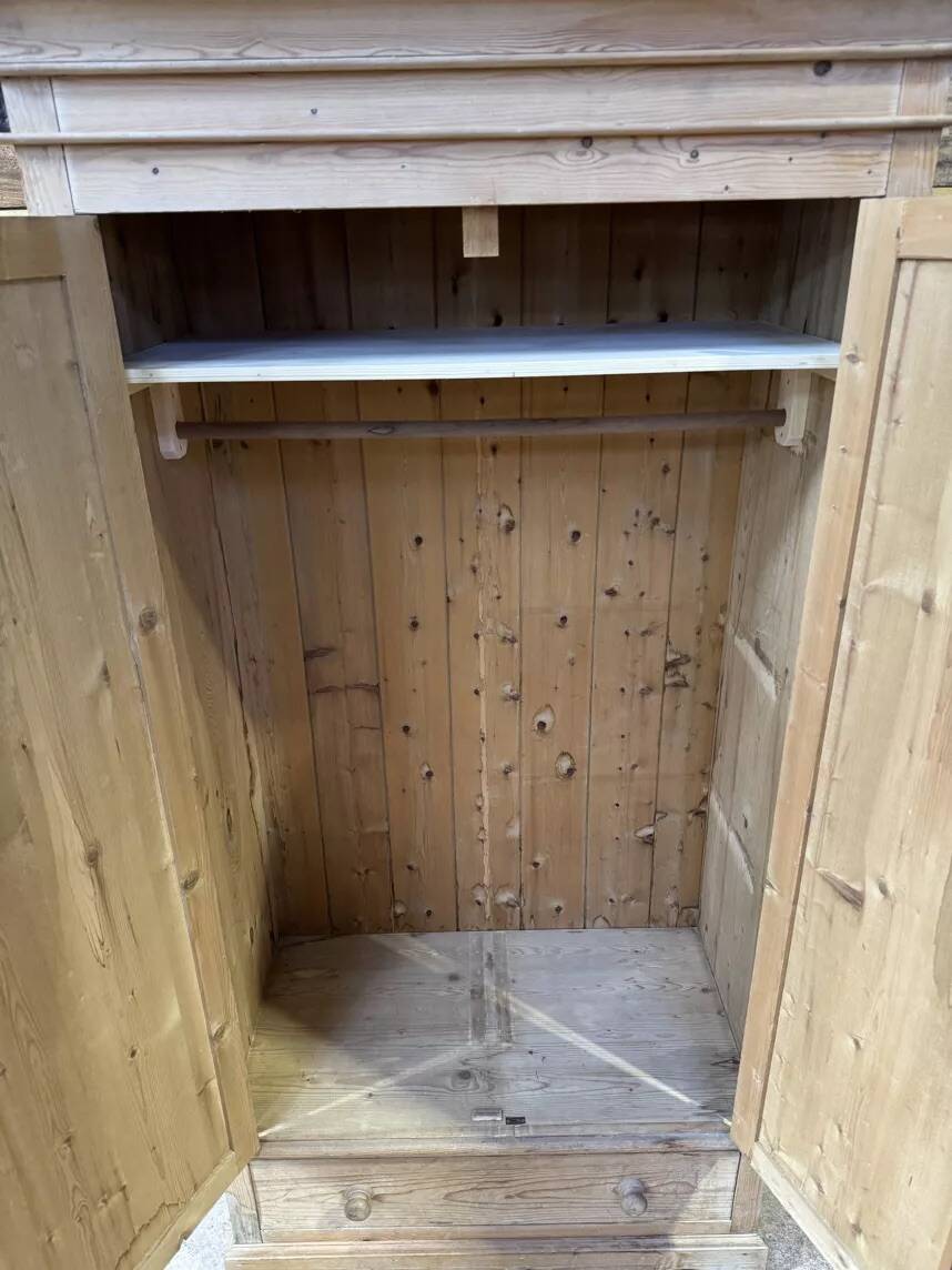 Red fir wardrobe - Compact & Authentic format