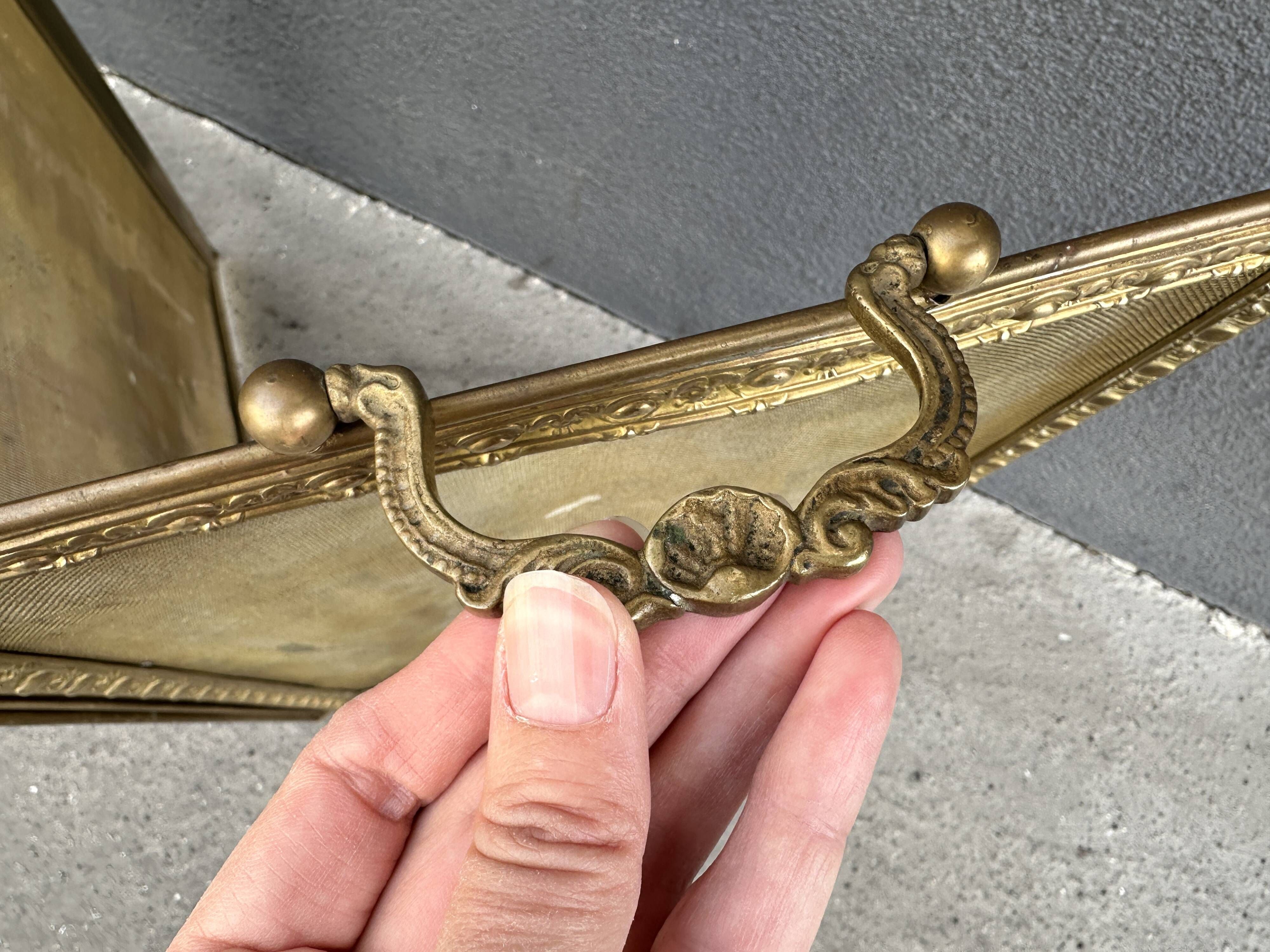 Antique brass fireplace screen from the 19th century by Bouhon Frères.