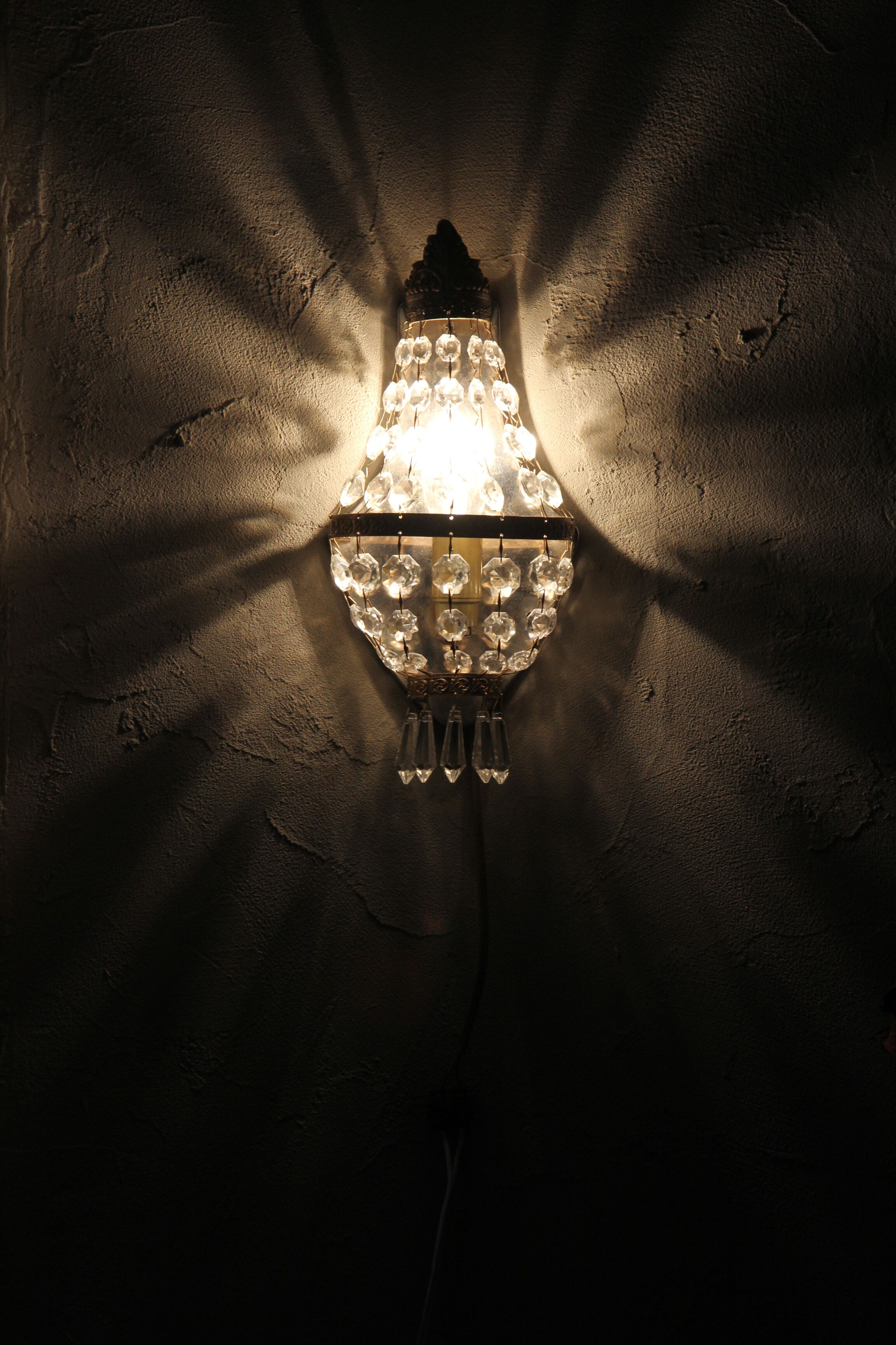 Wall lamps to stamps