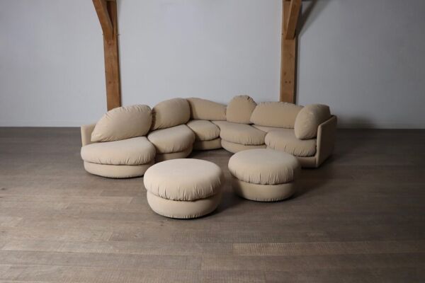 Canapé sculptural beige par Wiener Werkstätte, Autriche 1970