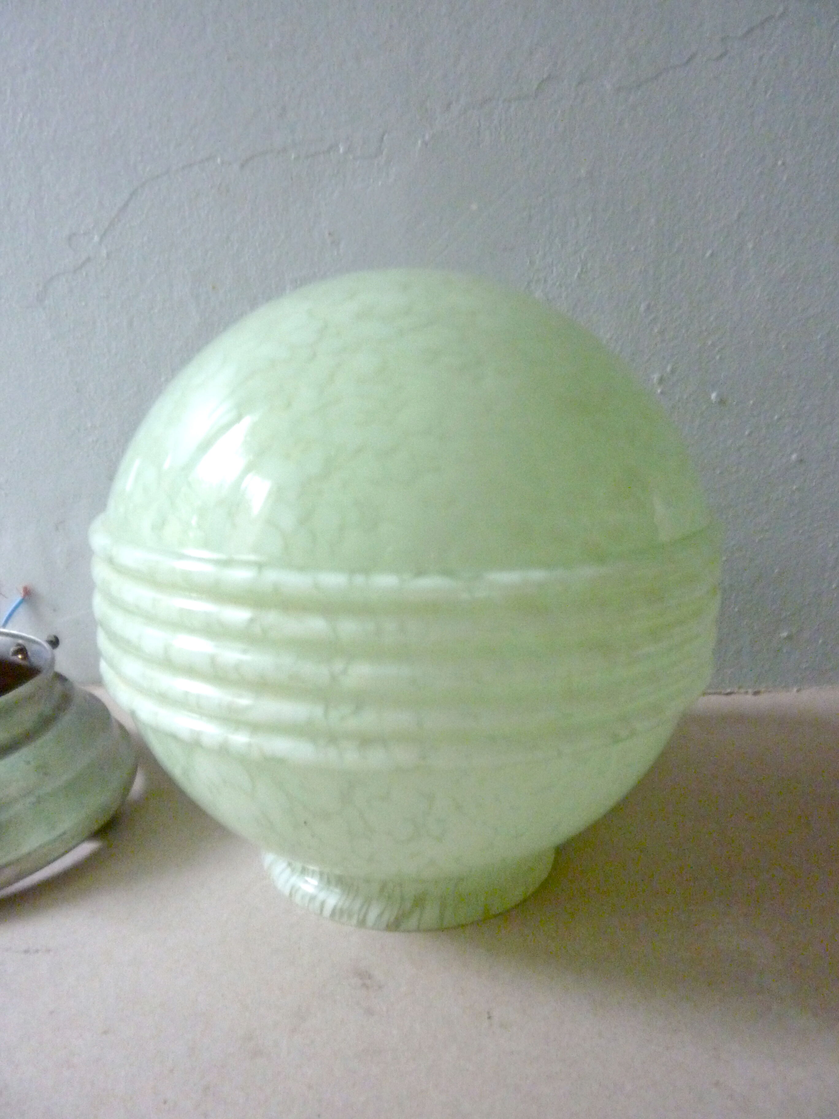 Ceiling light with green marbled opaline globe