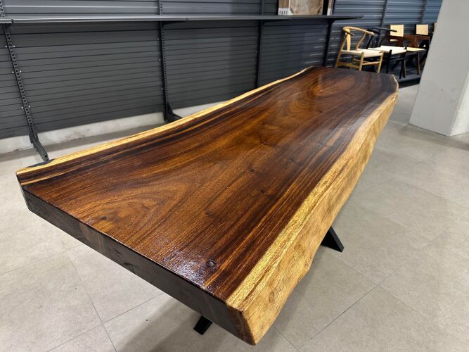 Table tronc d'arbre en bois exotique suar massif avec son piétement métal