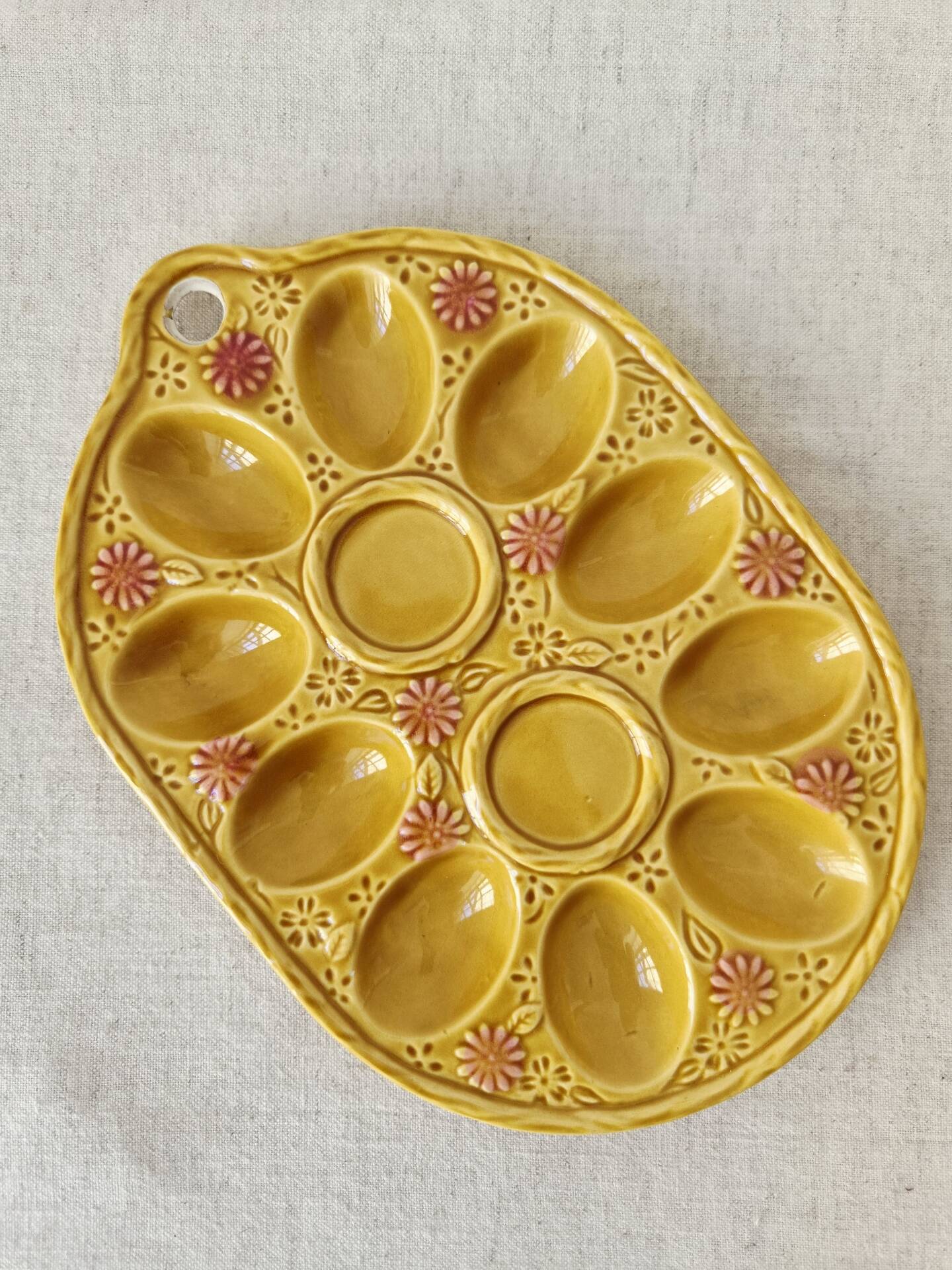 Vintage egg plate in majolica - 1970s