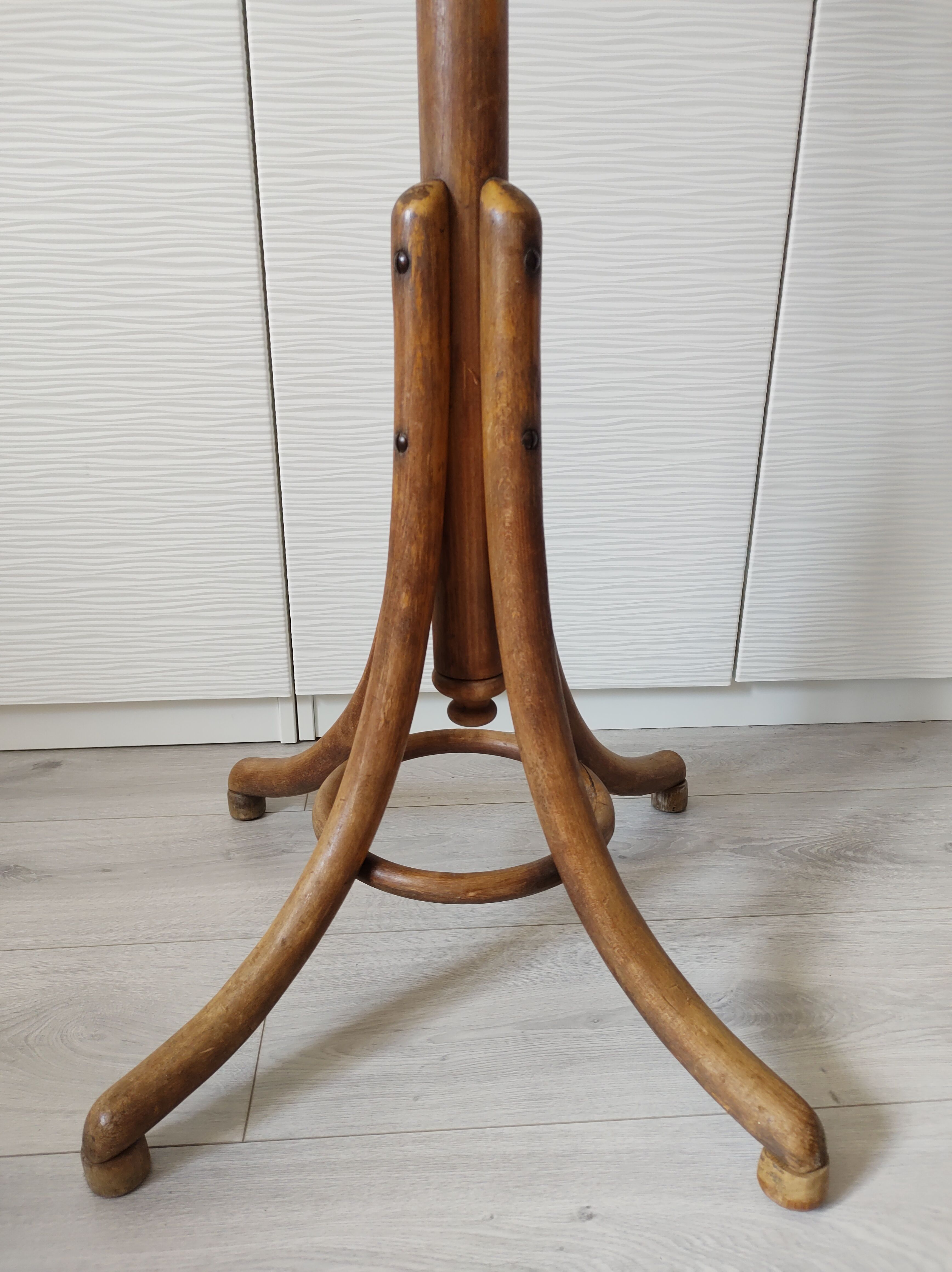 Bistro coat rack
