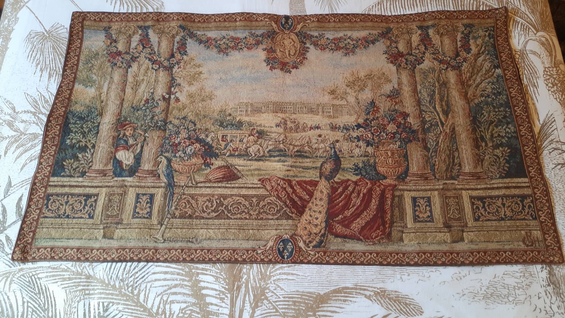 Tapisserie d'halluin " scène de cour au paon"