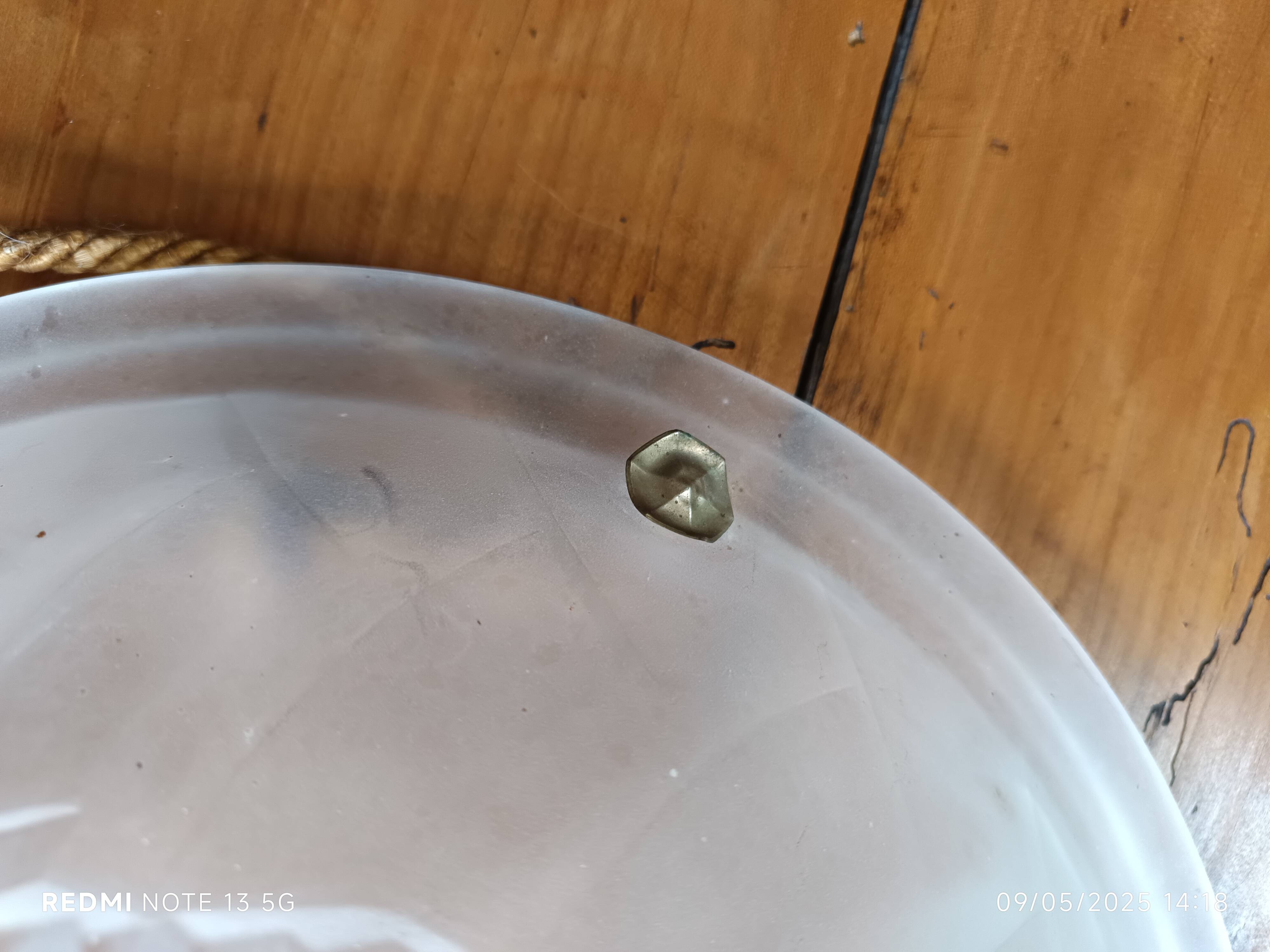 glass paste basin suspension