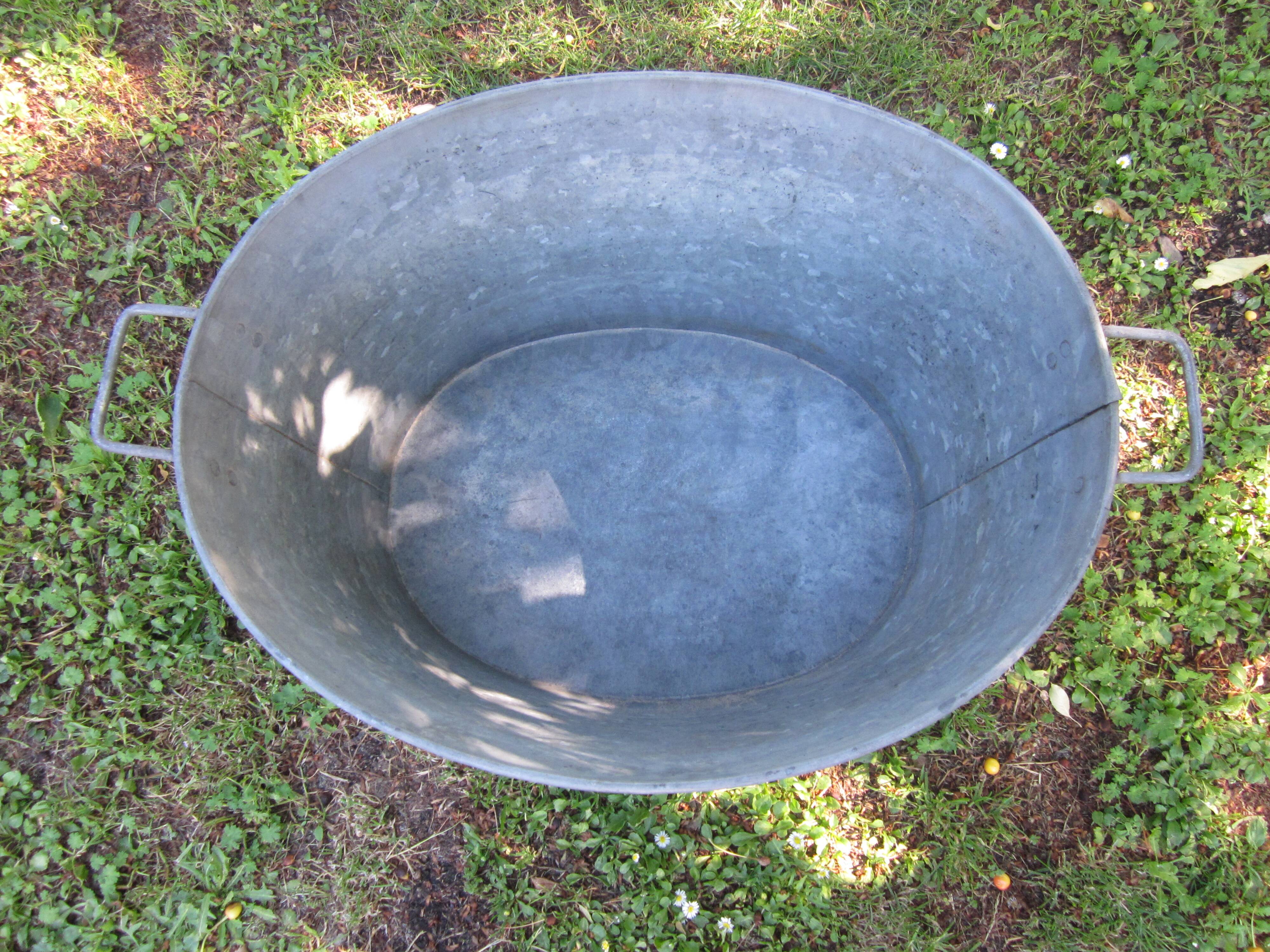 Oval zinc basin