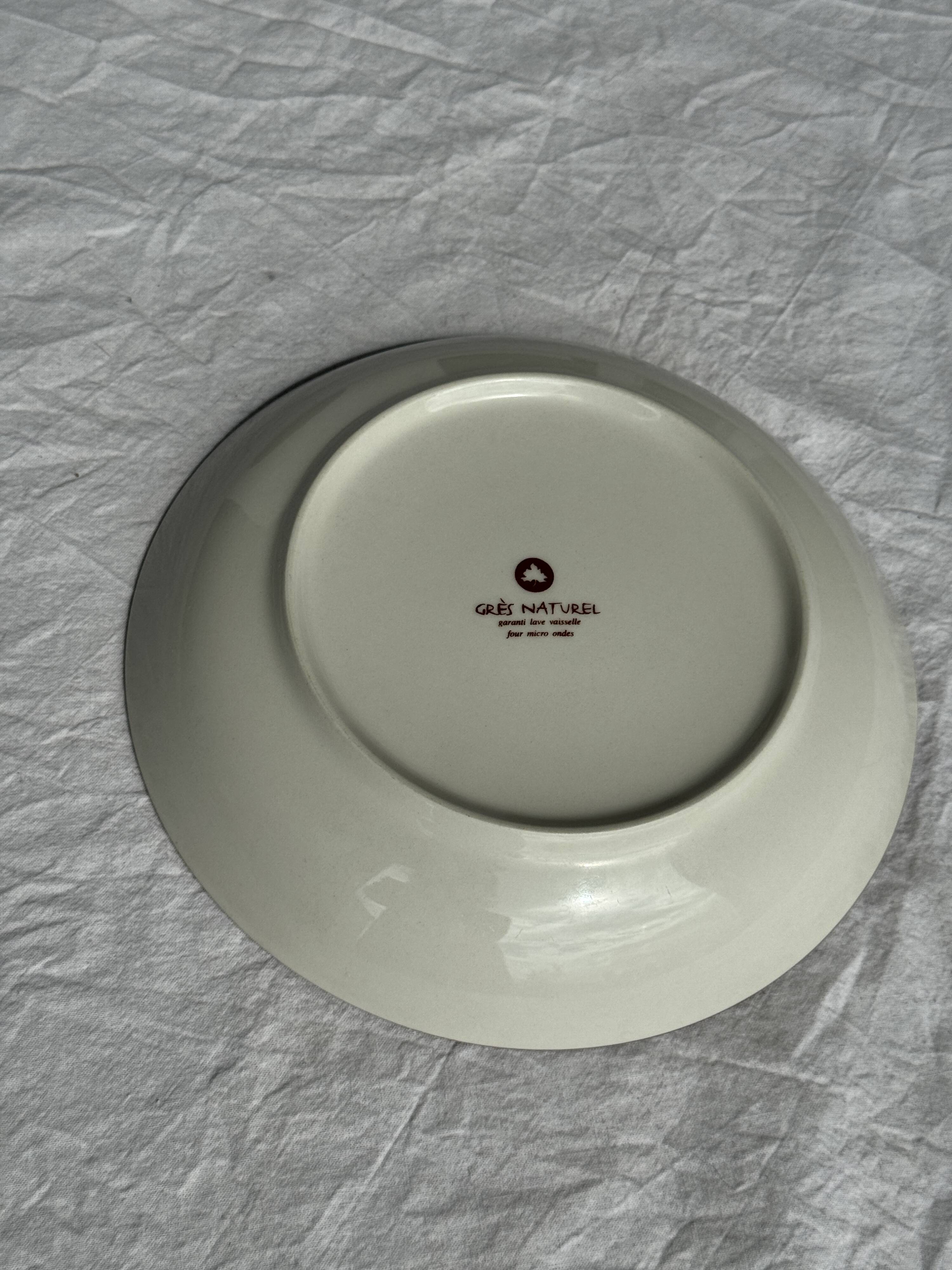 A genuine natural stoneware deep plate D20.5