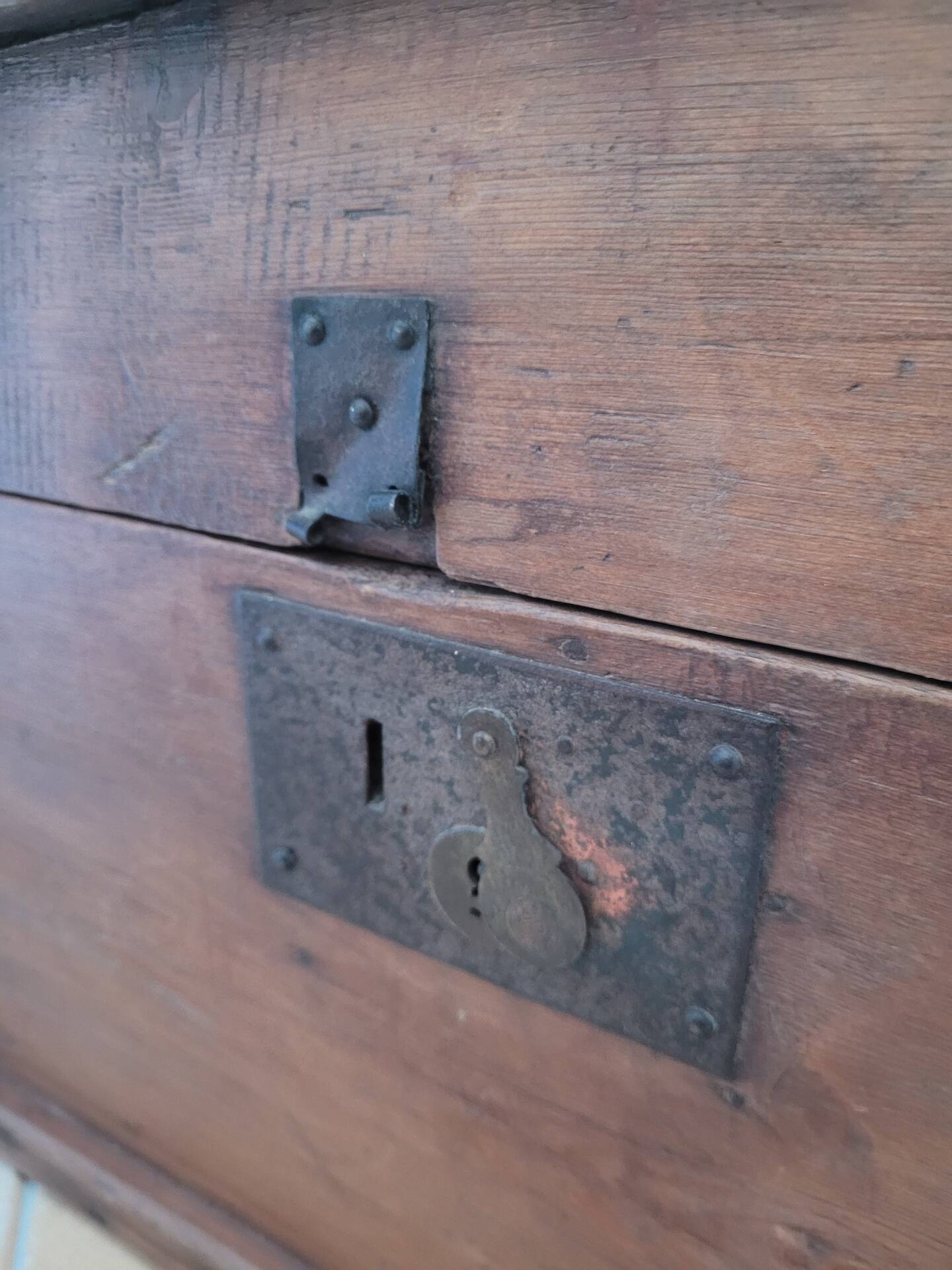 Grande malle en bois vintage