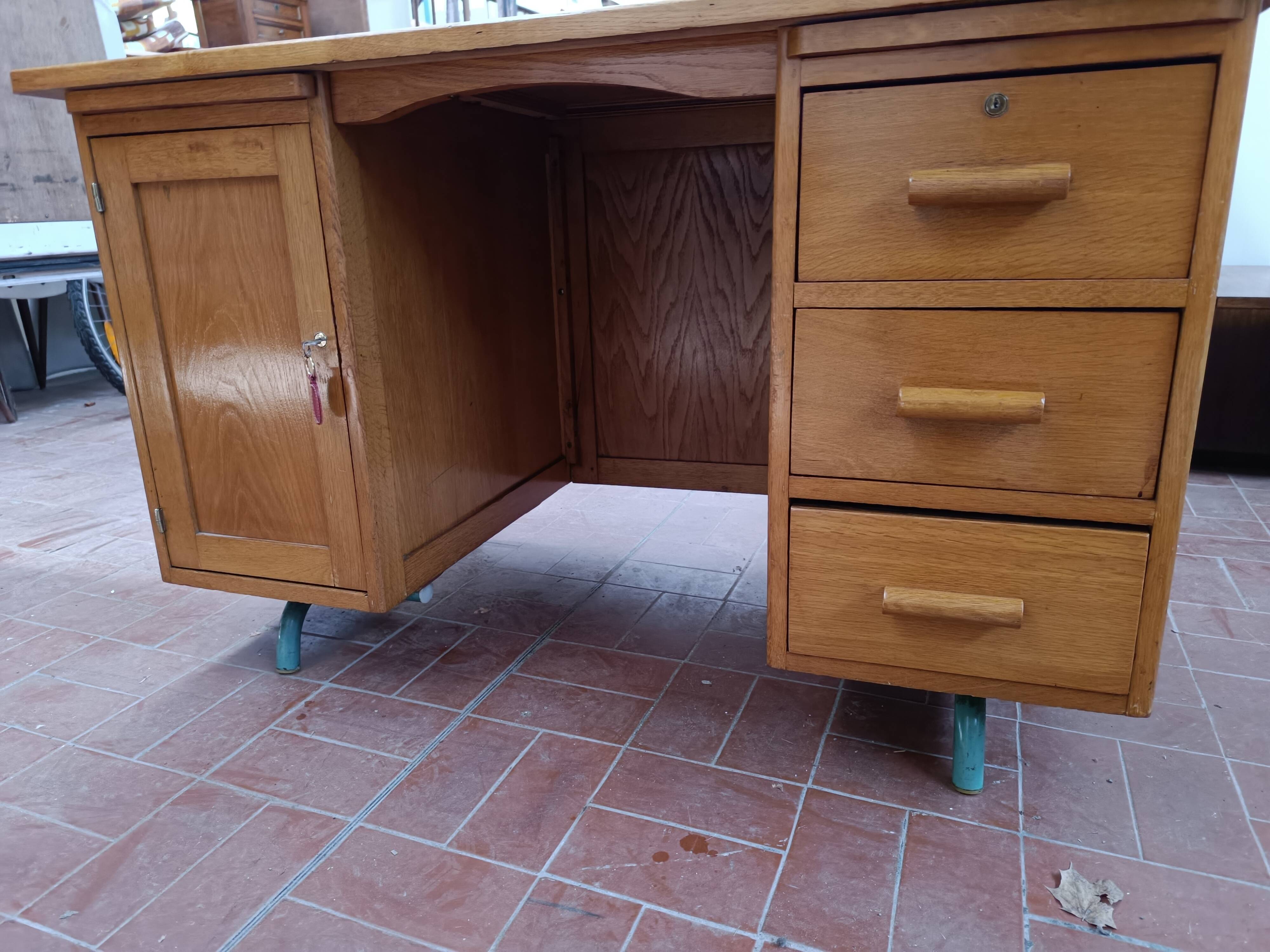 Teachers' desk and its Delagrave chair