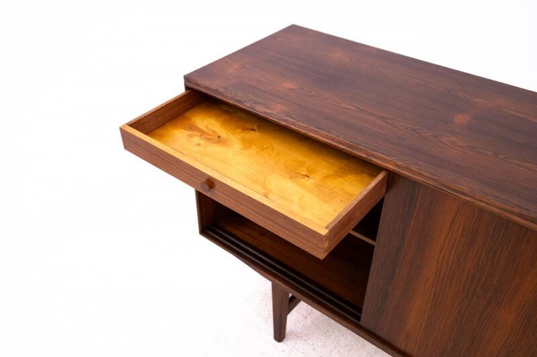 Buffet commode des années 1960, Danemark. Après rénovation.