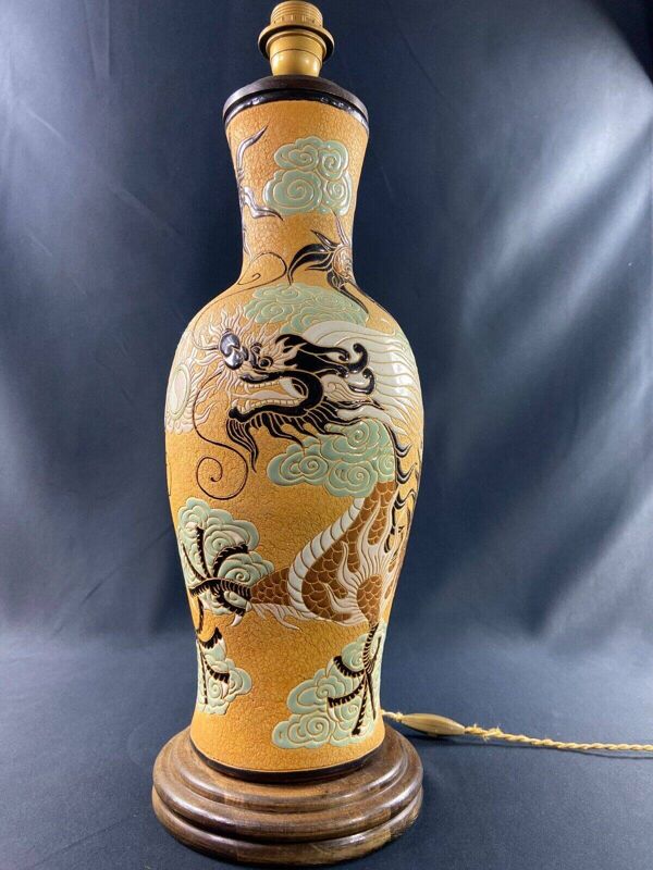 Très grande lampe au dragon sur fond jaune en grès bien hoa vietnam