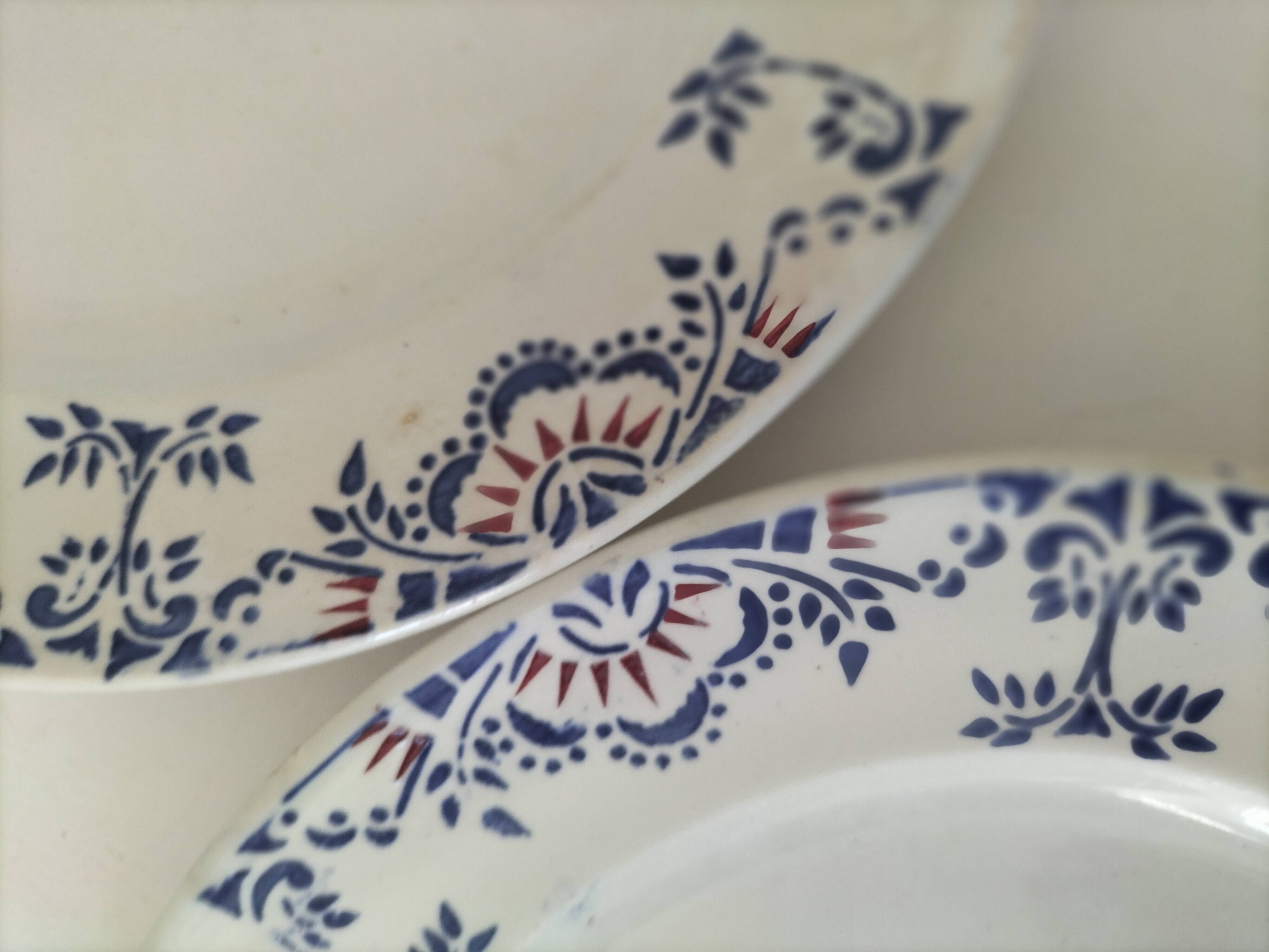 Pair of ironstone plates from Onnaing – blue and red decoration, 19th century