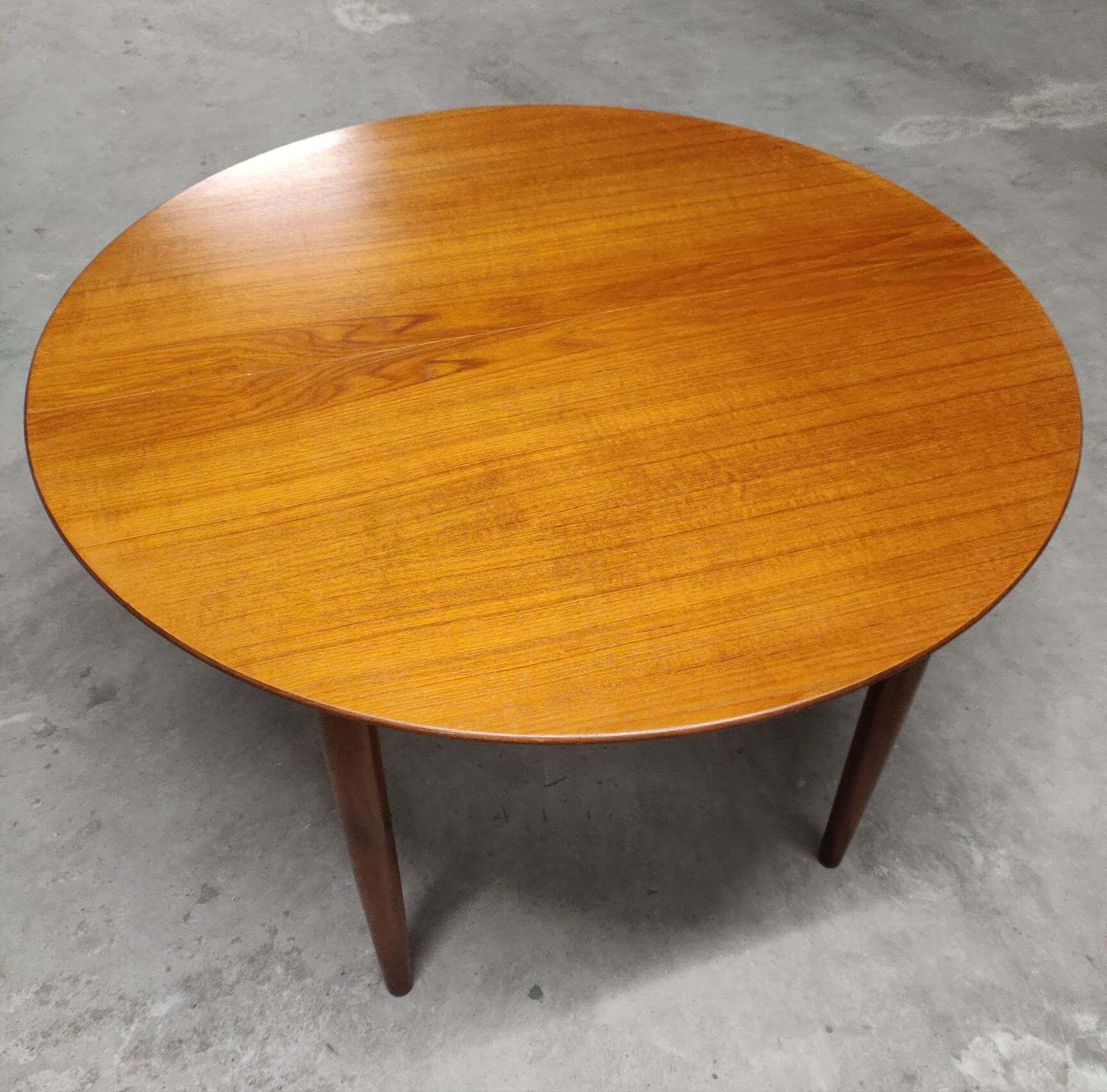 Vintage table with Girsberger teak extension