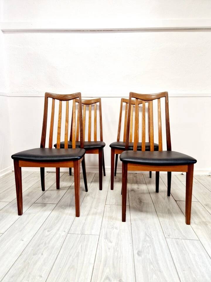 Ensemble de table et chaises GPLAN des années 1950, design d'intérieur.