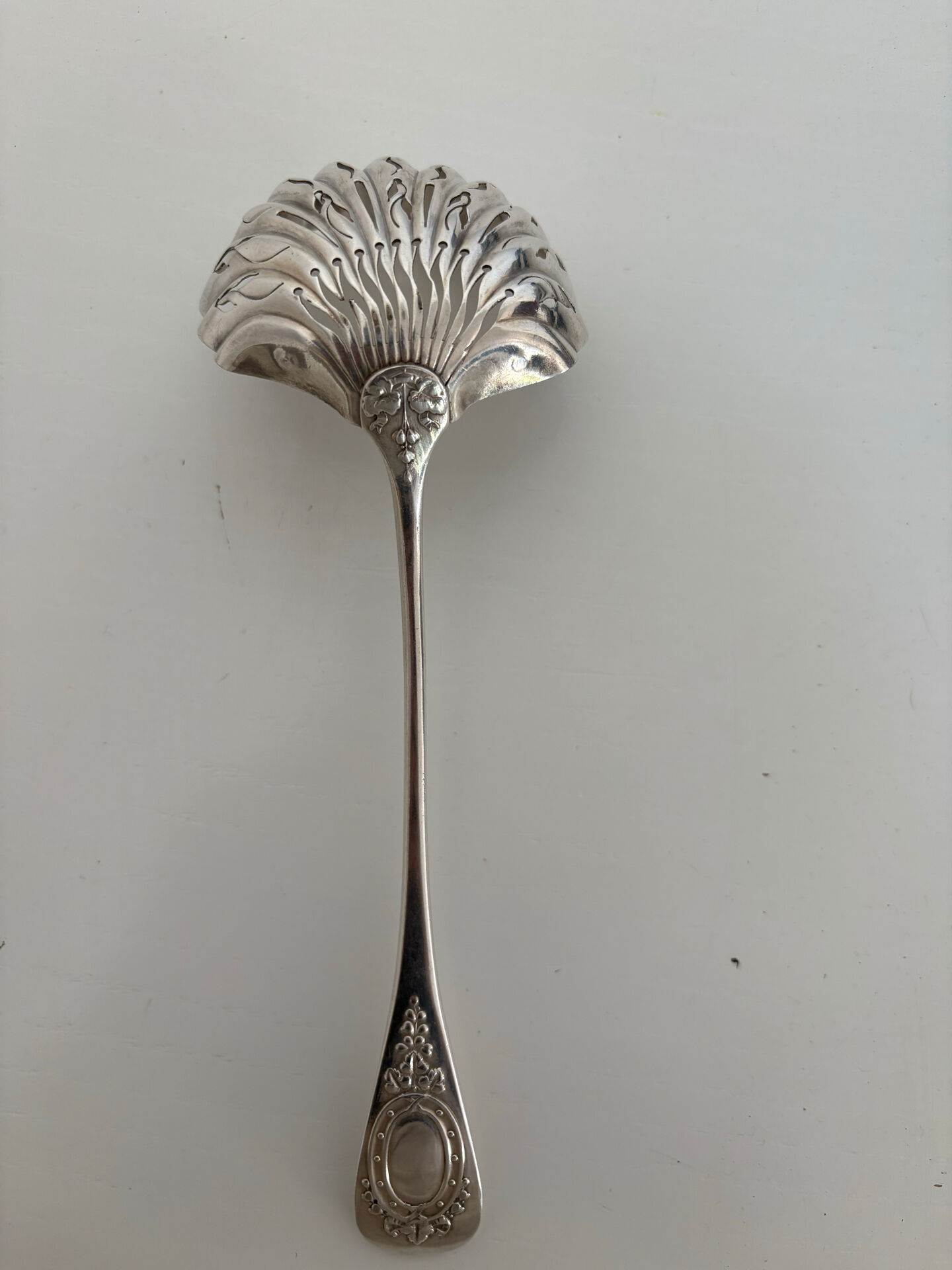 Cuillère, saupoudreuse en argent