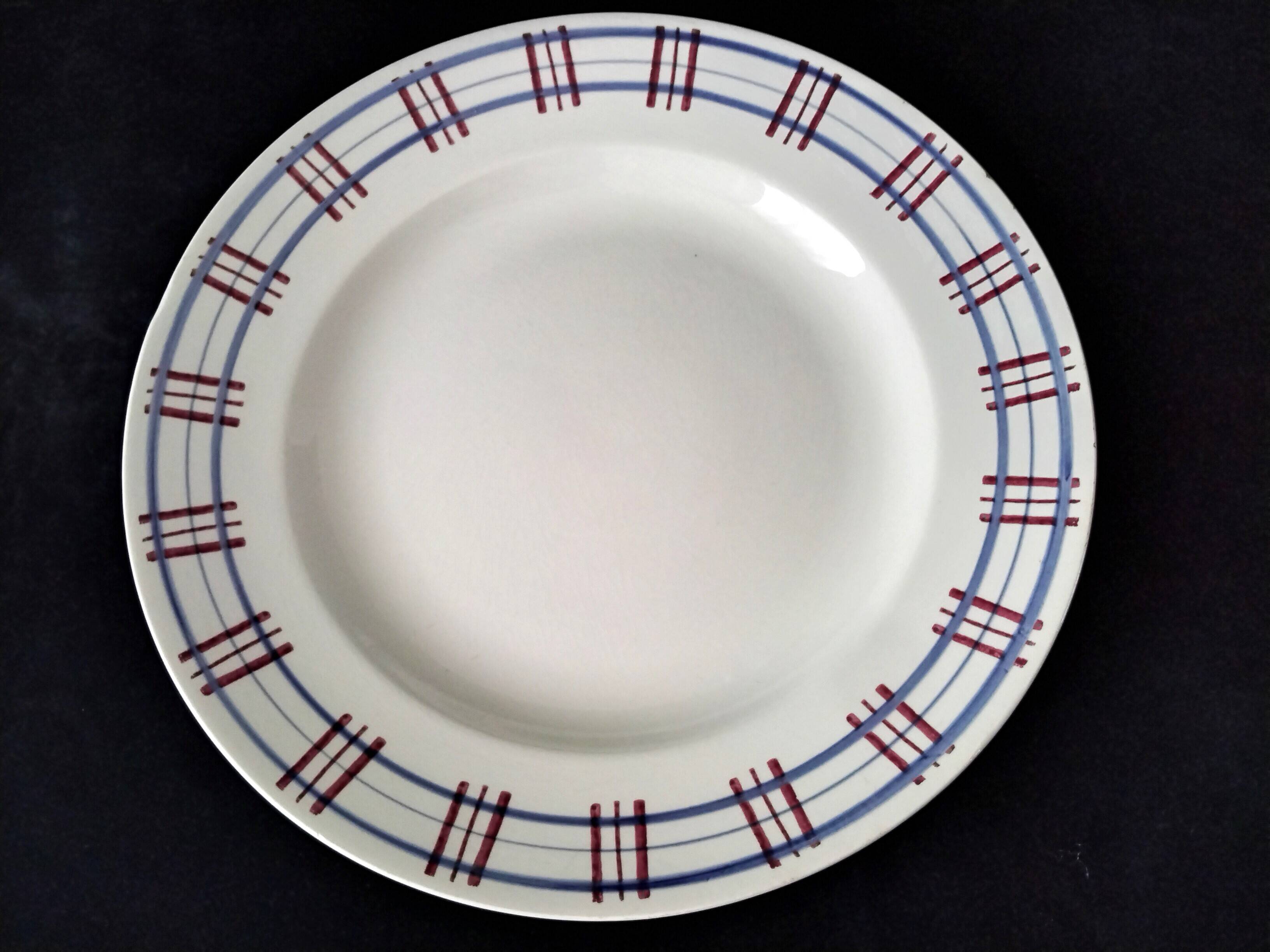 Large Sarreguemines serving dish Poitou model 32 cm