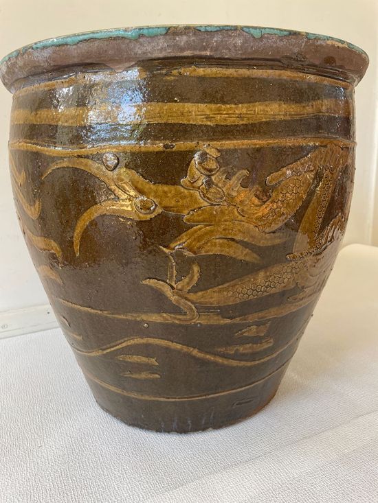Chinese pot cache dragon draw