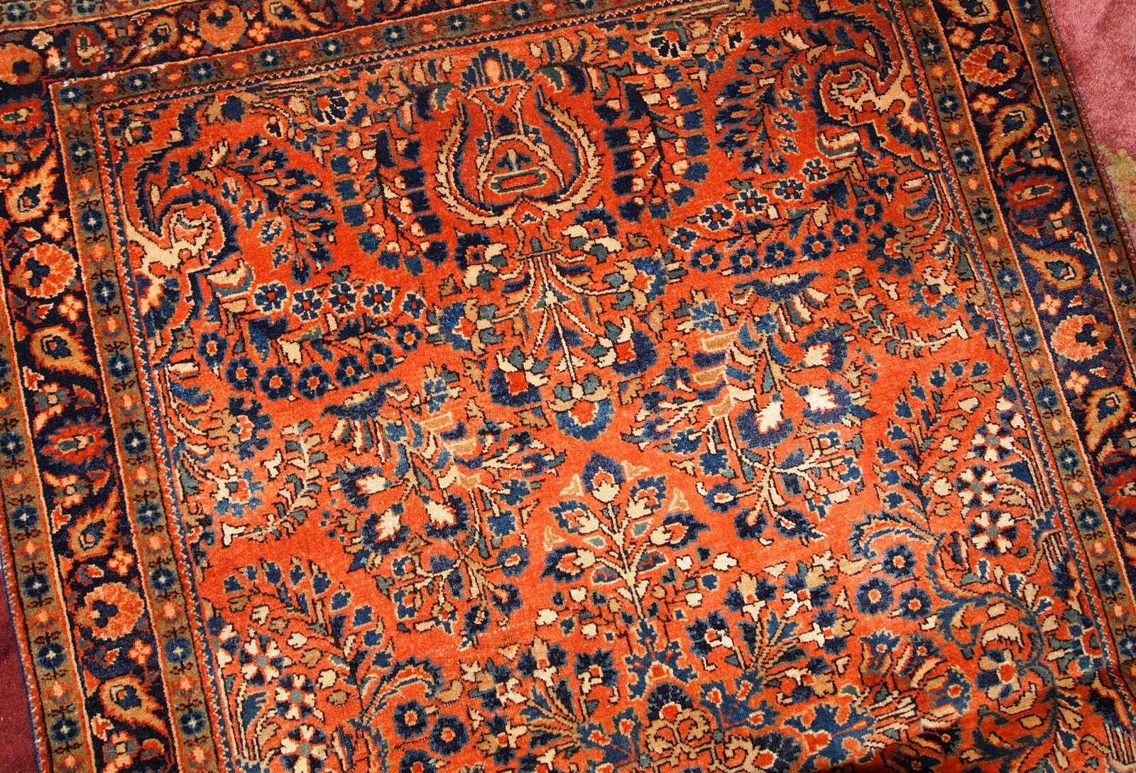 Handmade antique Persian Sarouk rug 3.3' x 5.4' (100cm x 164cm) 1920s - 1B695