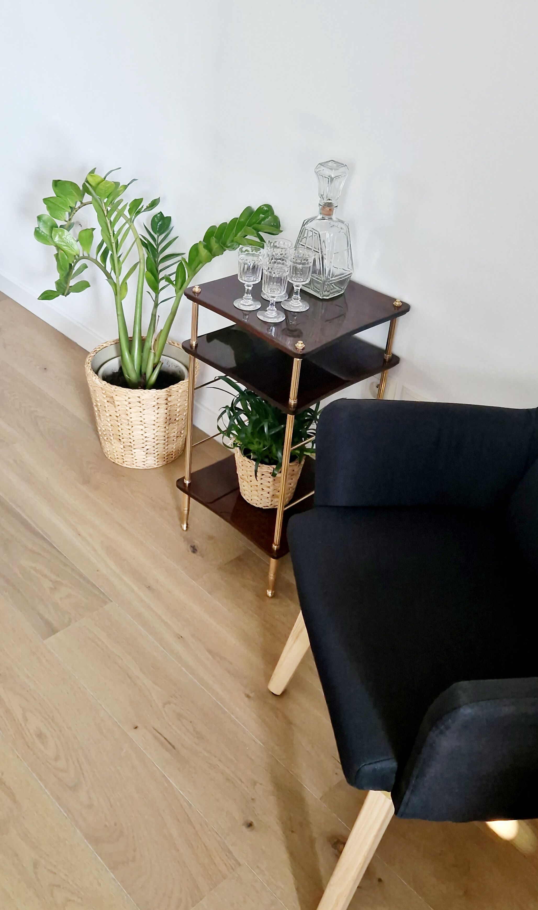 Vintage pedestal table 70s