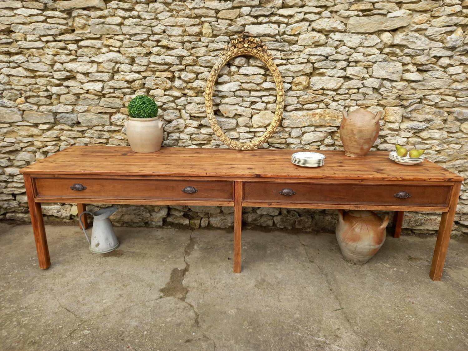 Draper's table, a piece of furniture for the trade