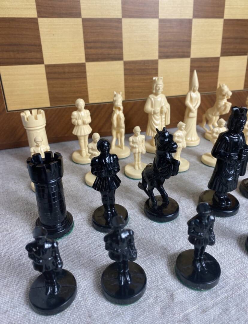 Large Vintage Medieval Chess Set Ajedrez Fantasia