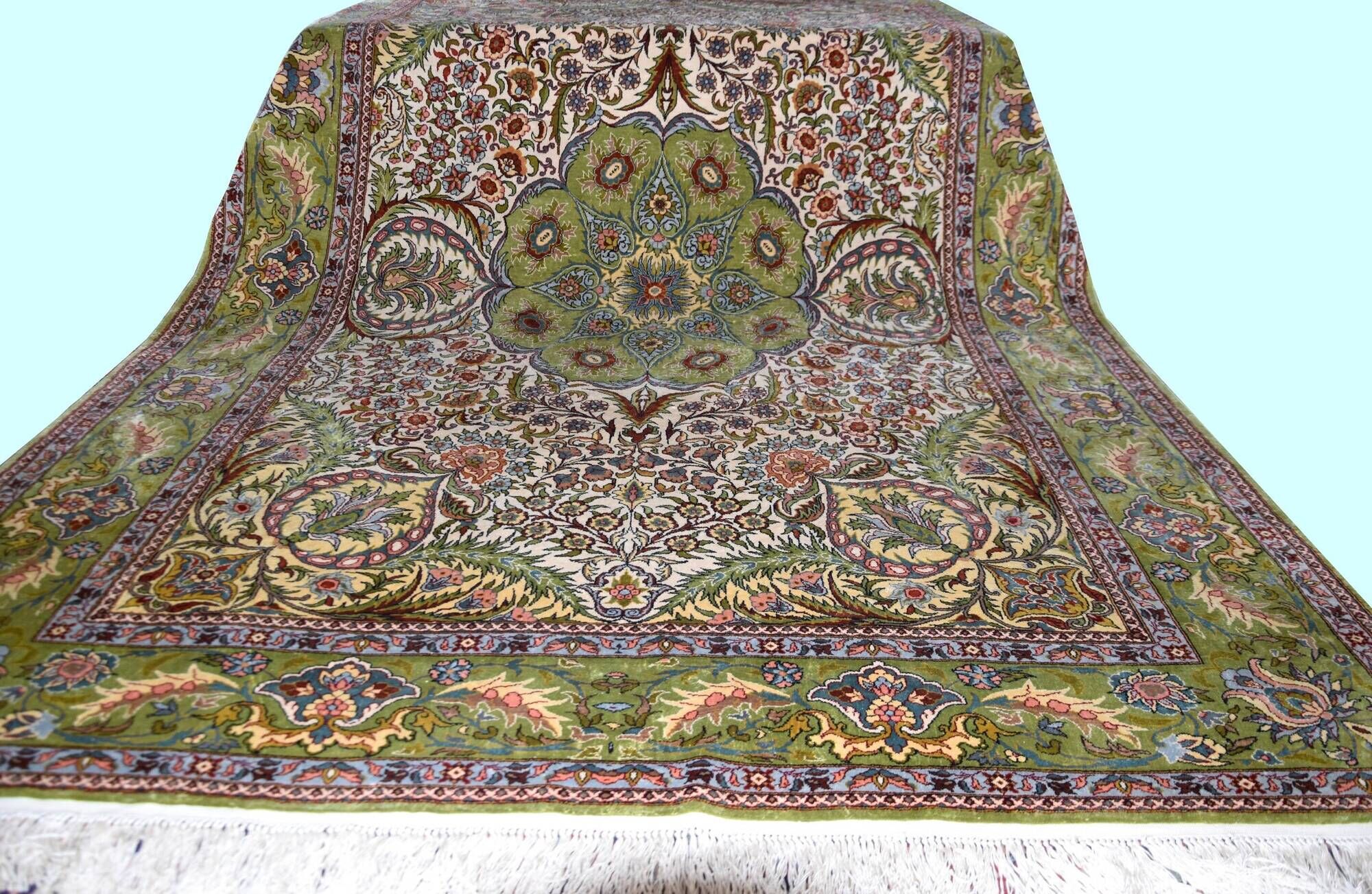Pure silk Egyptian oriental carpet - : 1.50 X 2.20 meters. Handmade - silk on silk
