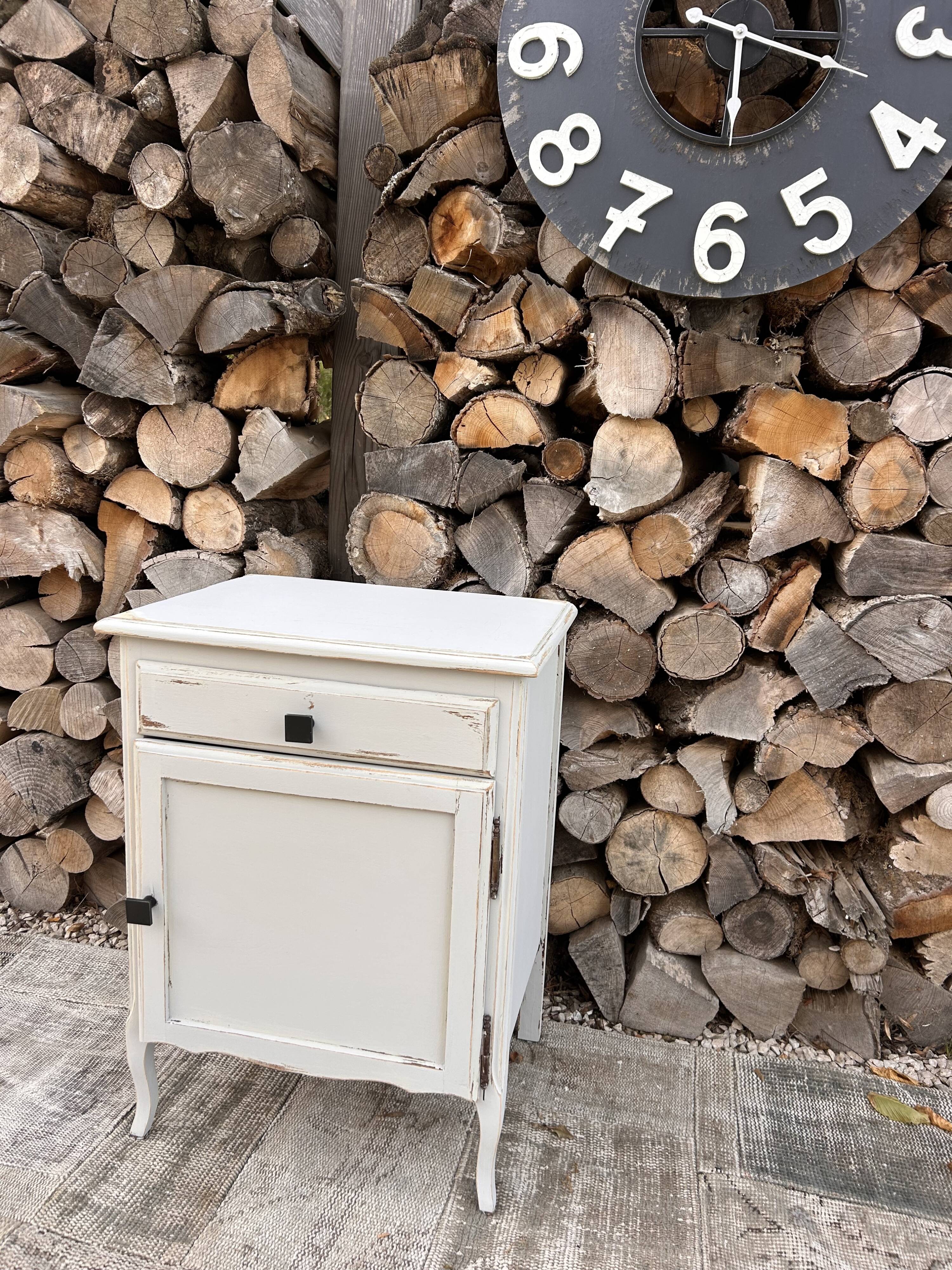 Meuble de rangement ancien rénové