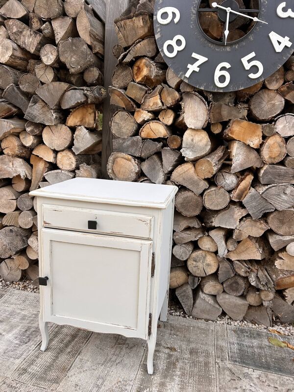Meuble de rangement ancien rénové