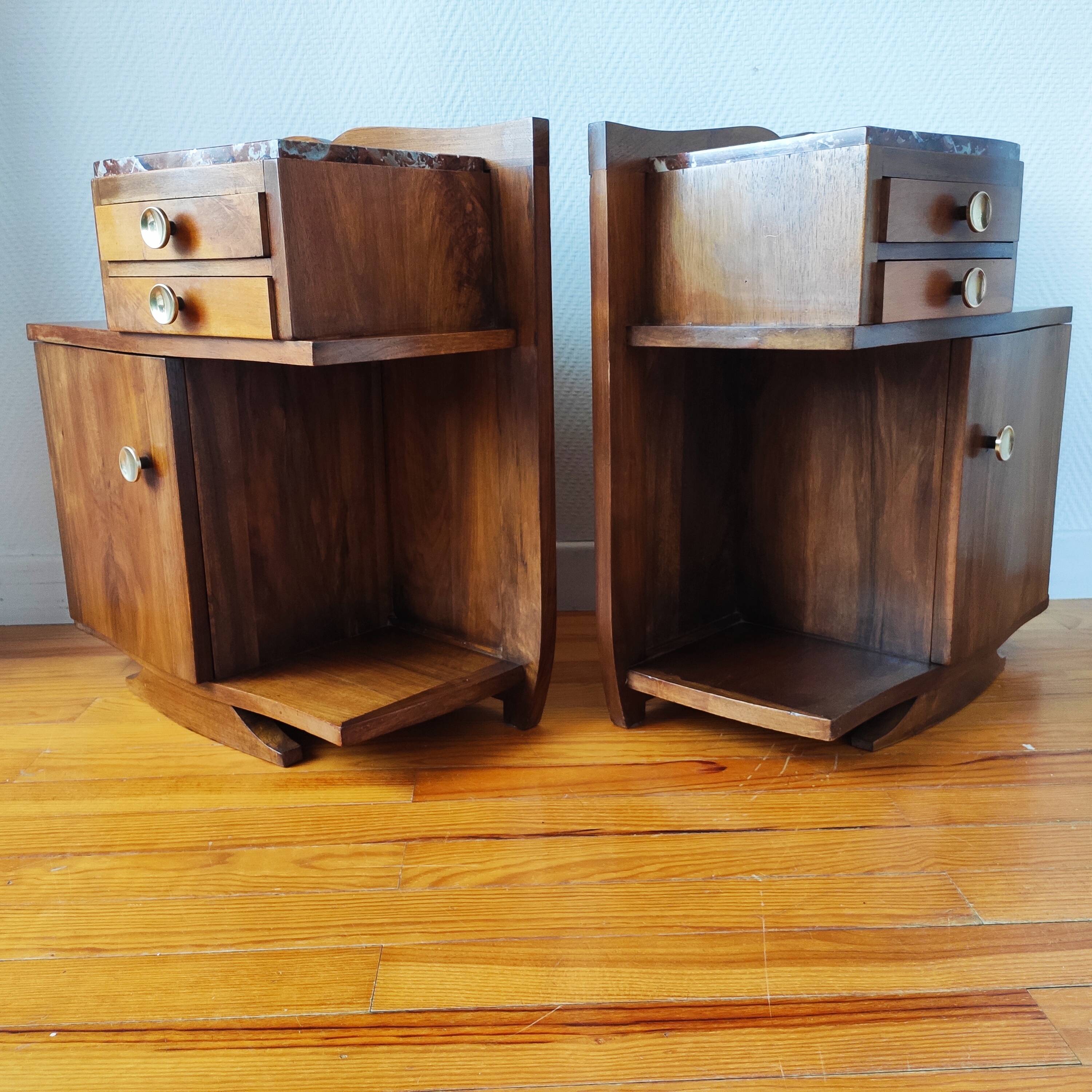 Pair of Art Deco 1930 walnut bedside tables