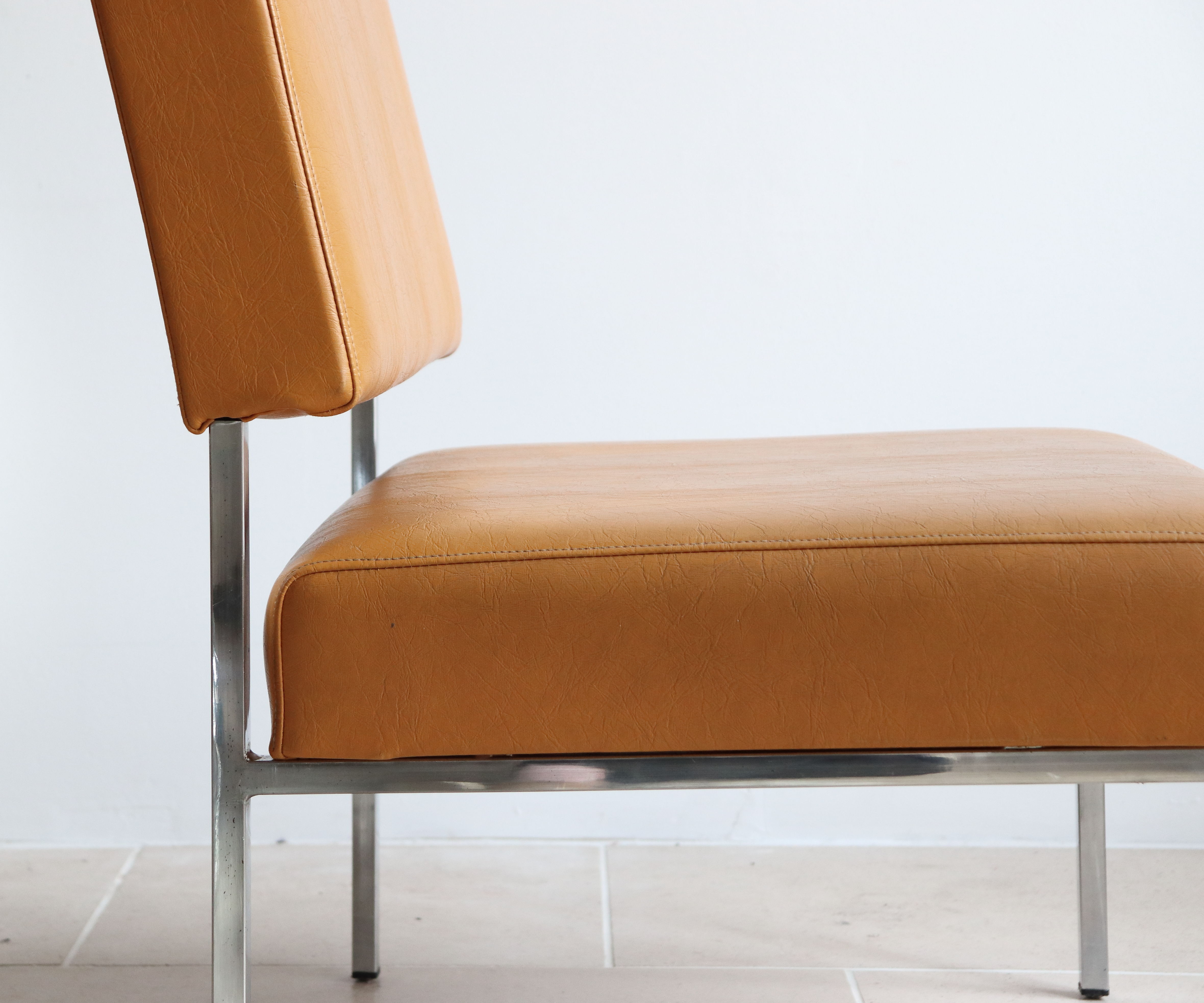 Modernist armchair in chromed metal and imitation leather, 50s/60s