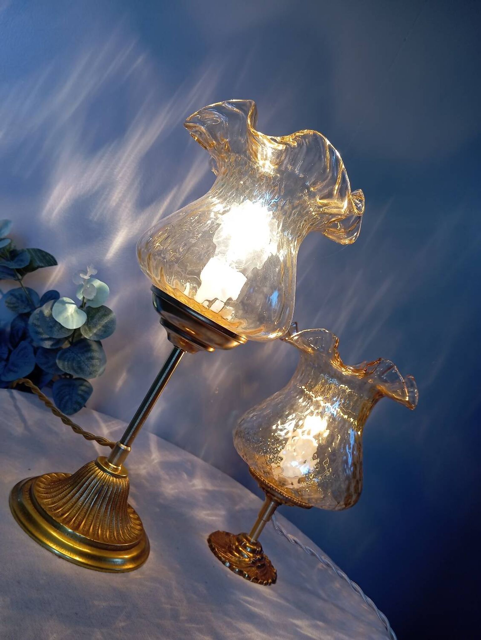 Duo desk lamps, vintage inspiration, bronze and ocher tulip glass