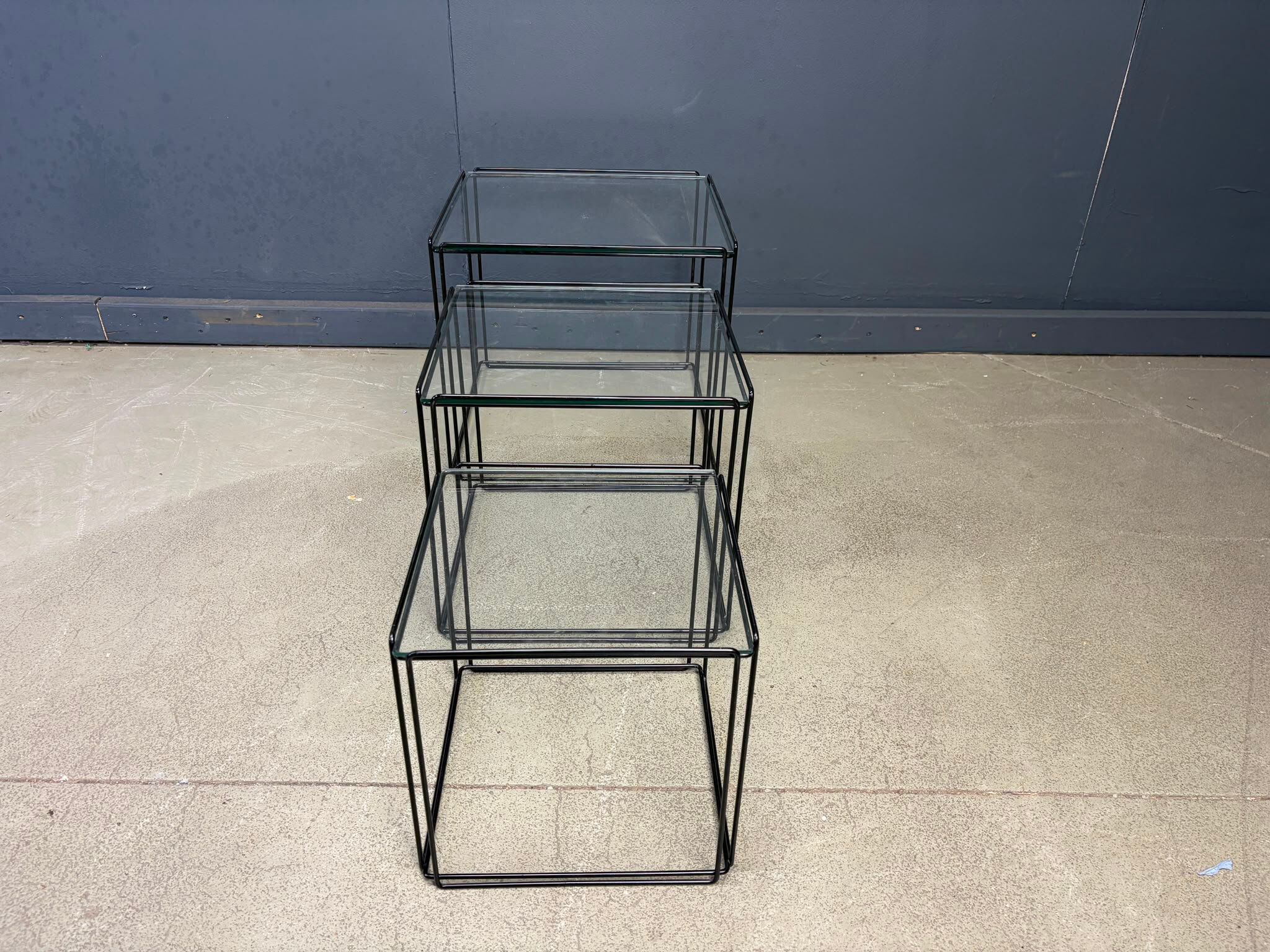 Tables gigognes Isocele de Max Sauze des années 1970.