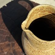 Grande carafe en grès mouchetée pas de marque au dessous H21
