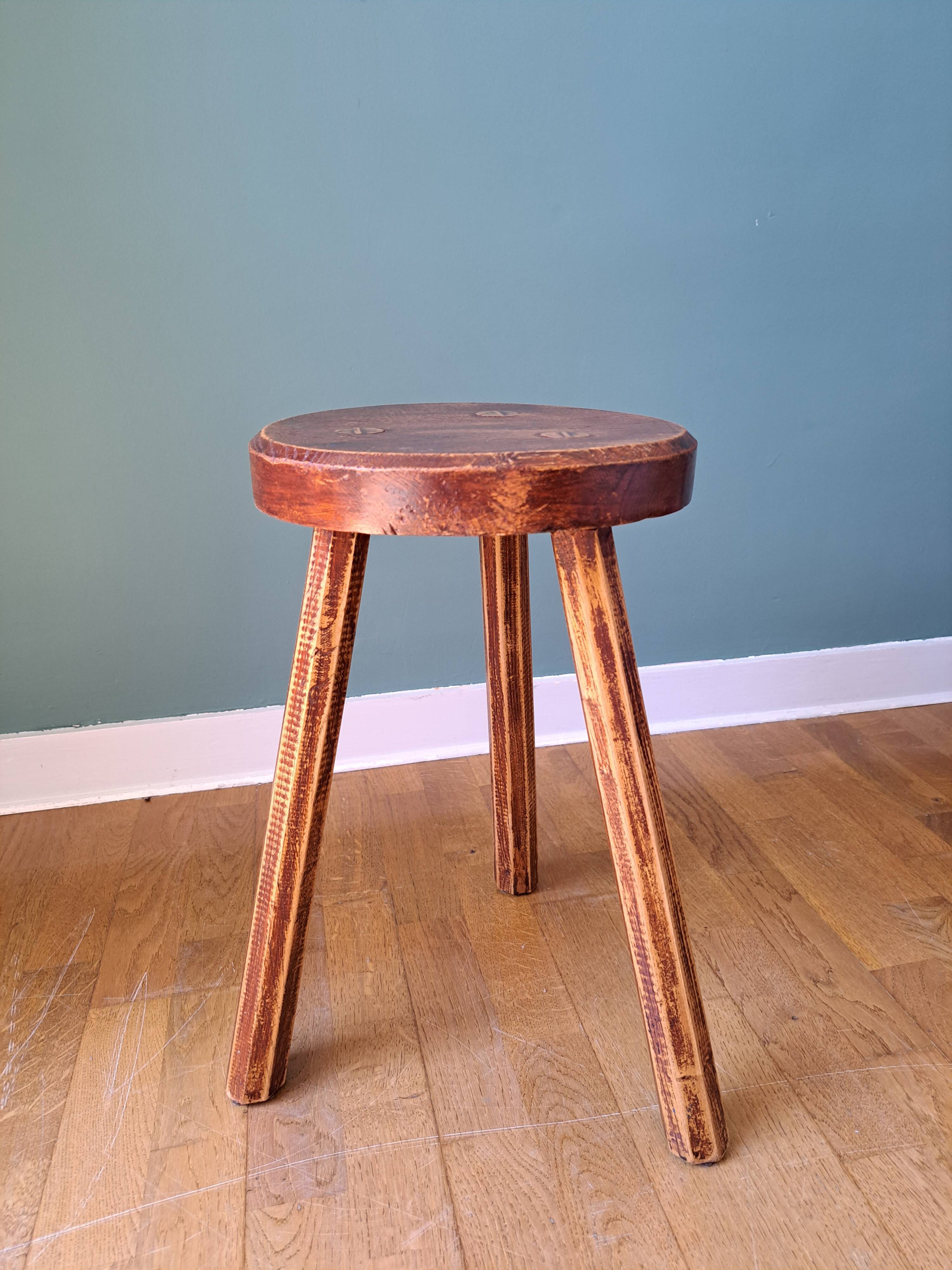 Tabouret tripode