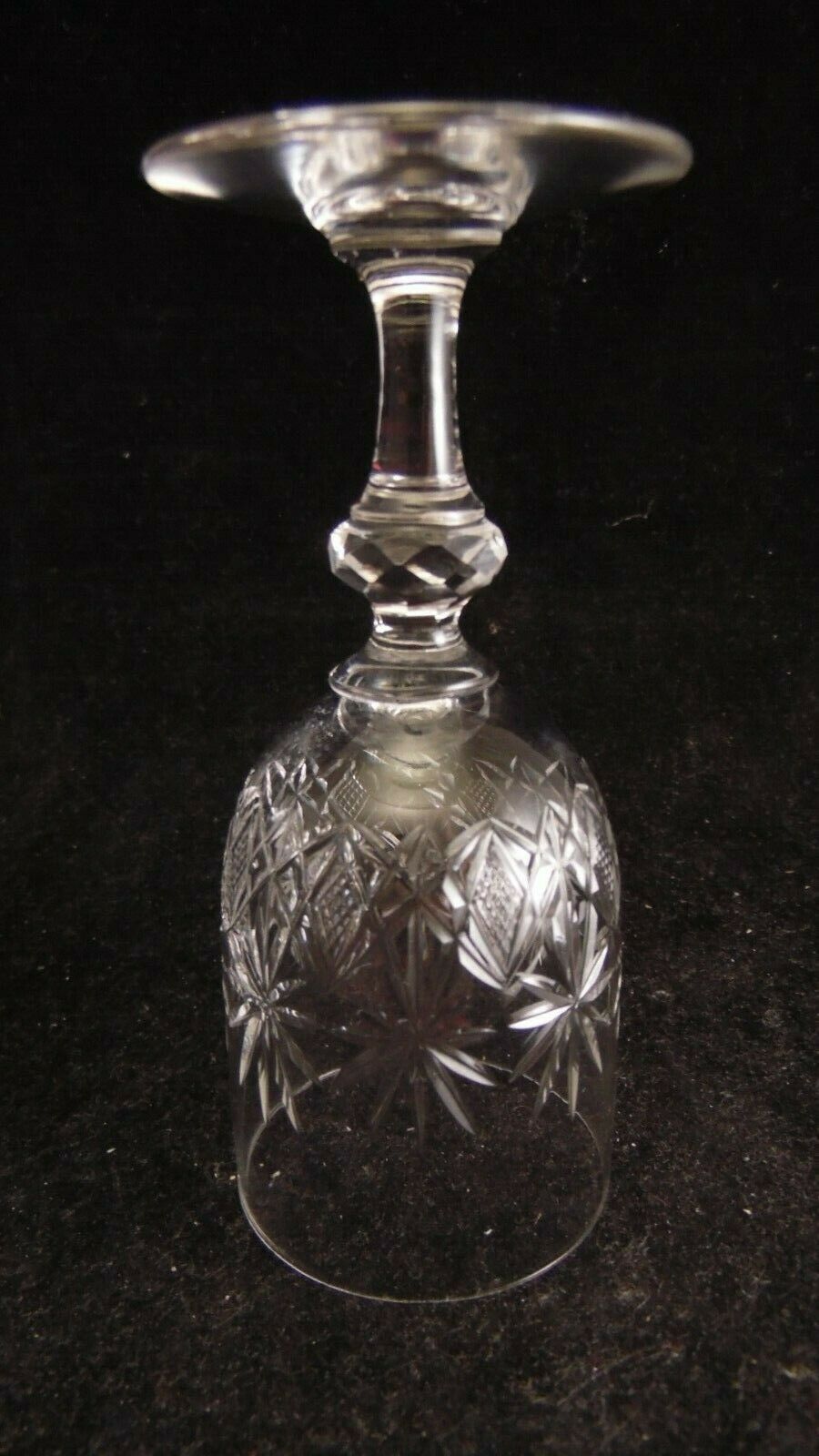 Service de 8 verres à vin en cristal de Saint Louis ou Baccarat