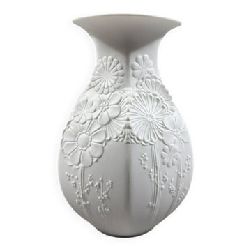 Vase en porcelaine bisque blanc AK Kaiser des années 1960.