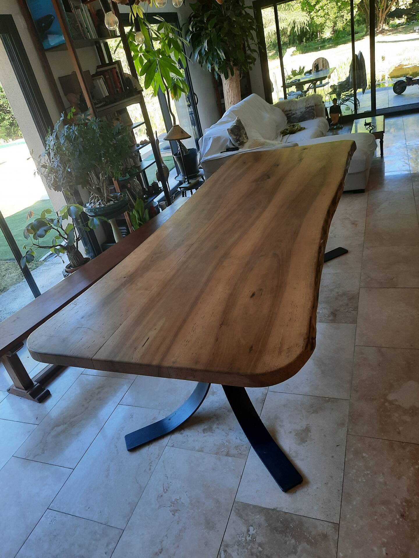 Table à manger en noyer