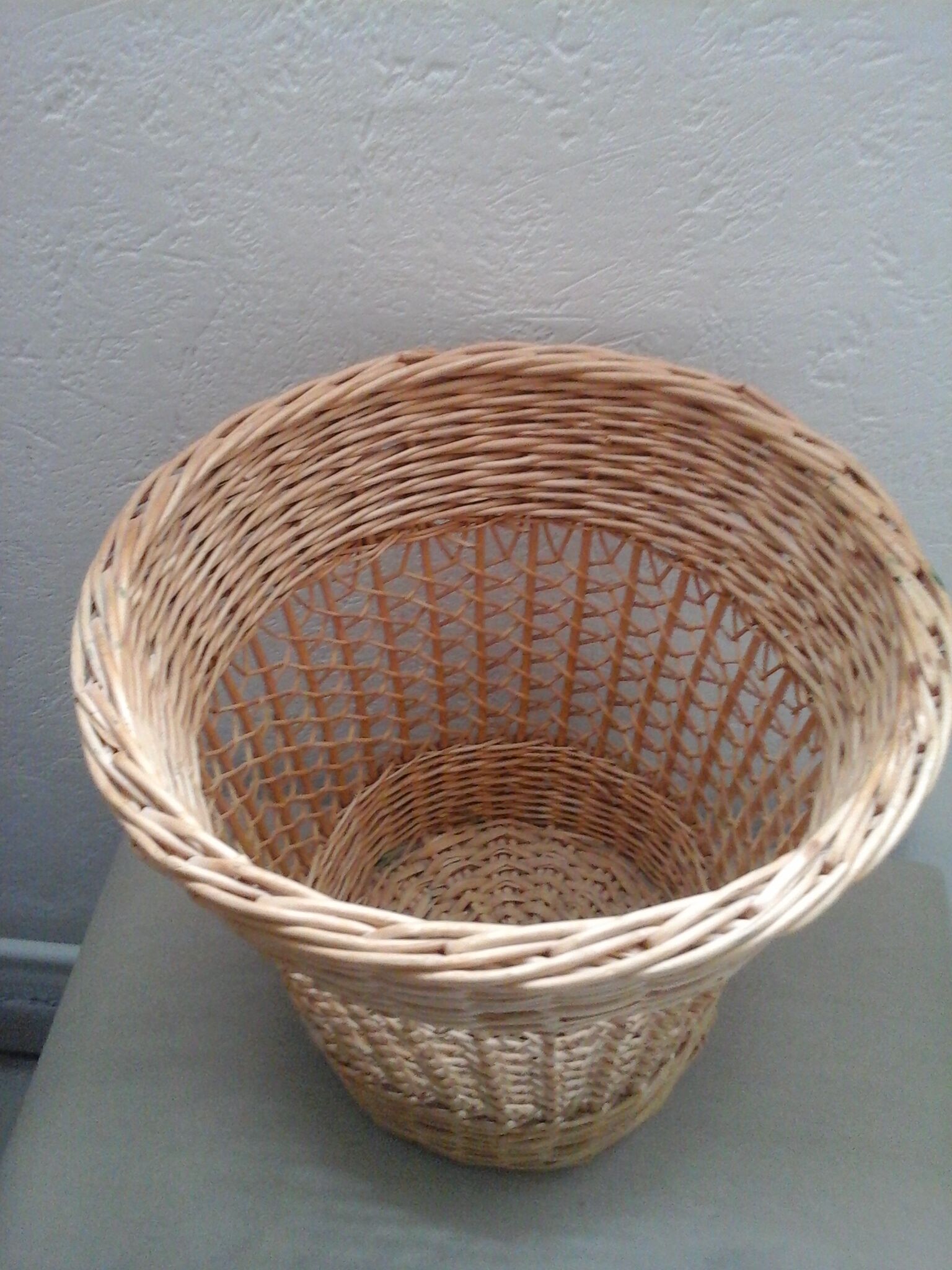 Wicker wastebasket 70s