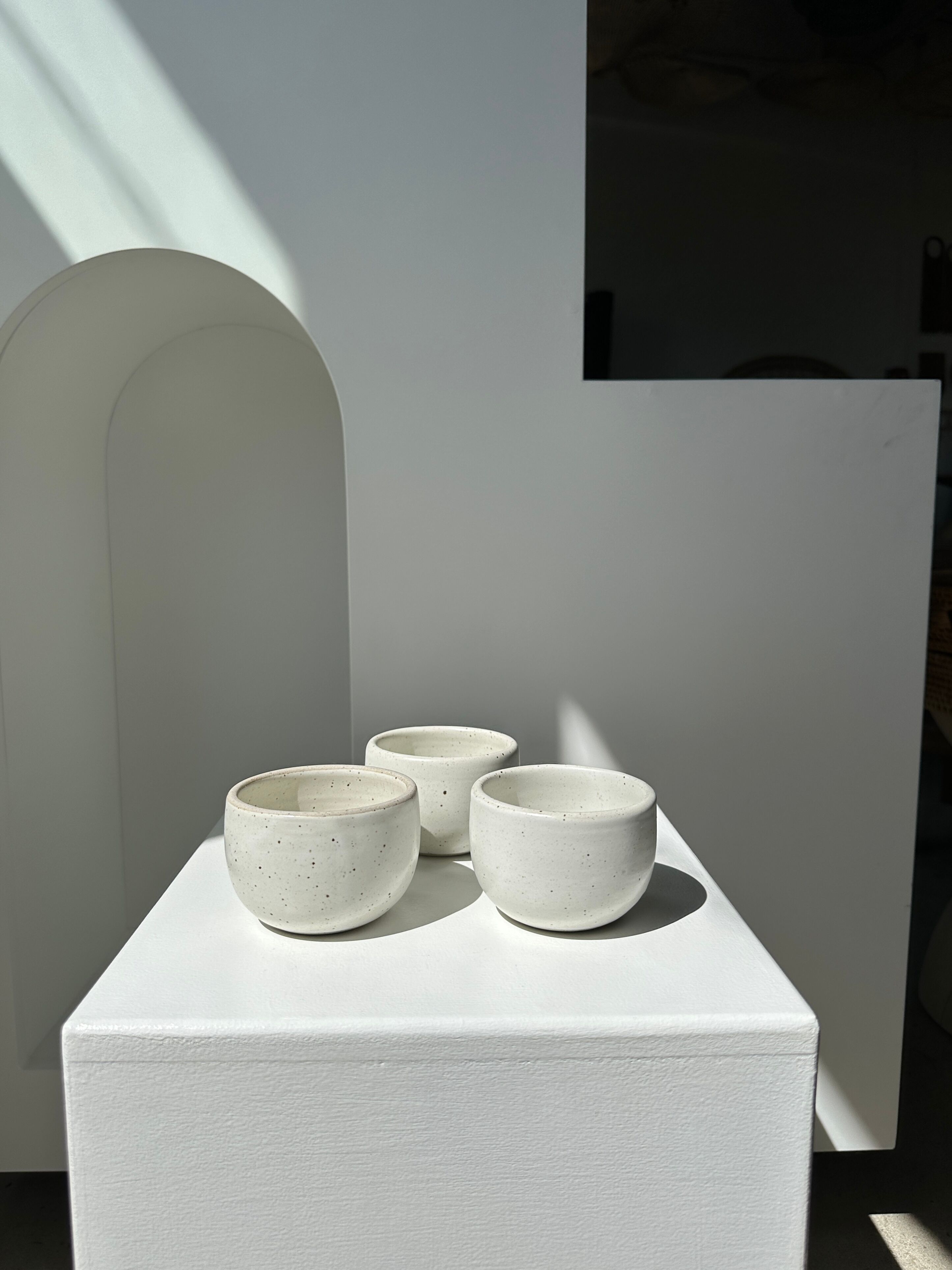 Trio of white ceramic cups D9cm