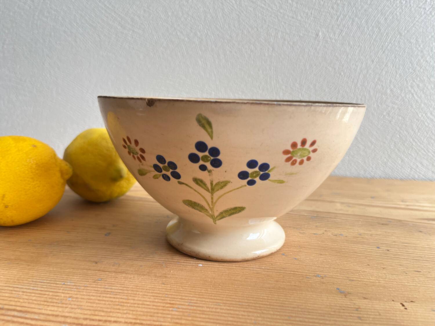 Old earthenware bowl on a pedestal, Digoin Sarreguemines Flowers / flo