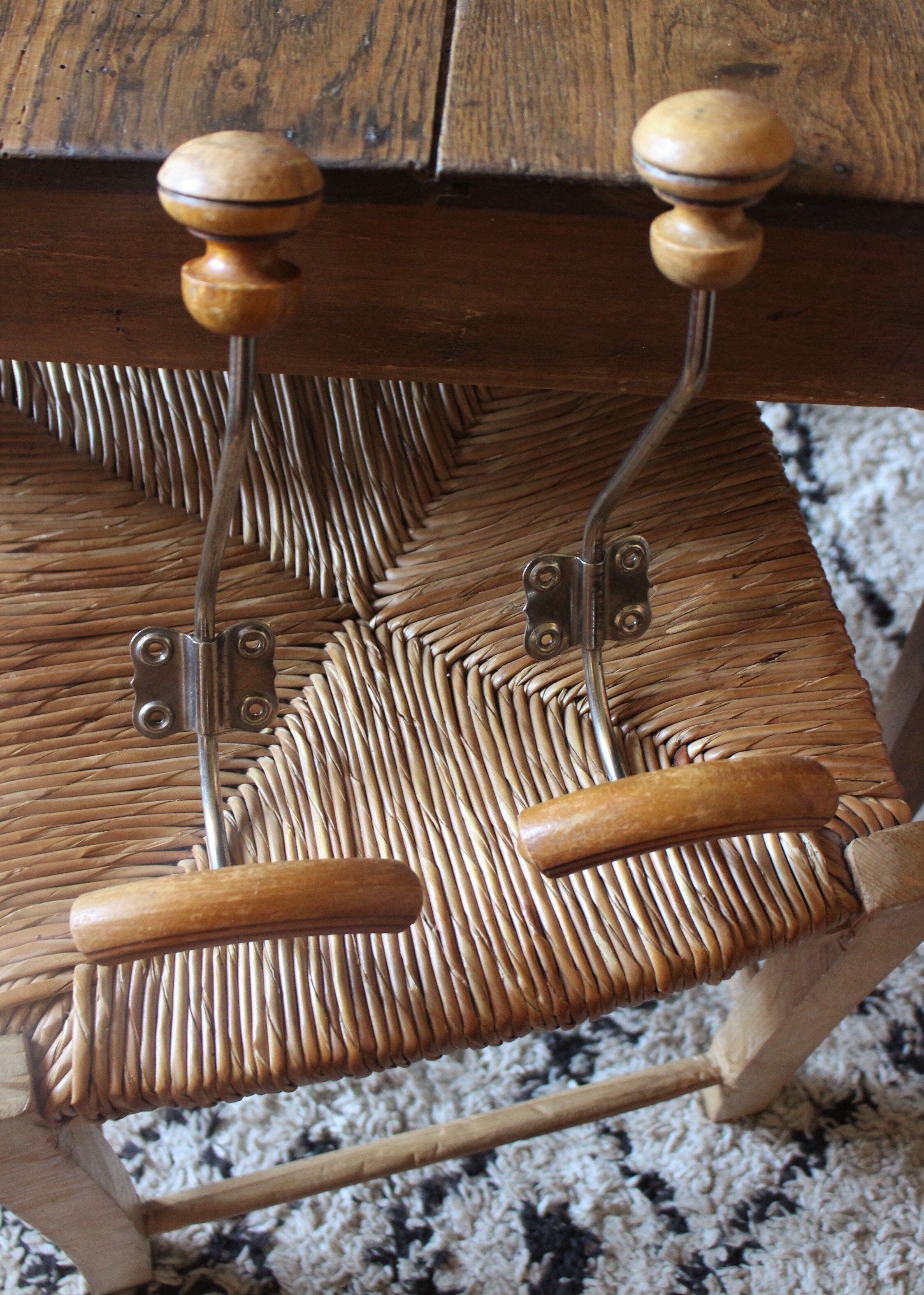 Pair butterfly hooks locust ball wood