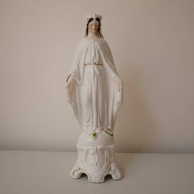 Statue de la Vierge Marie en porcelaine