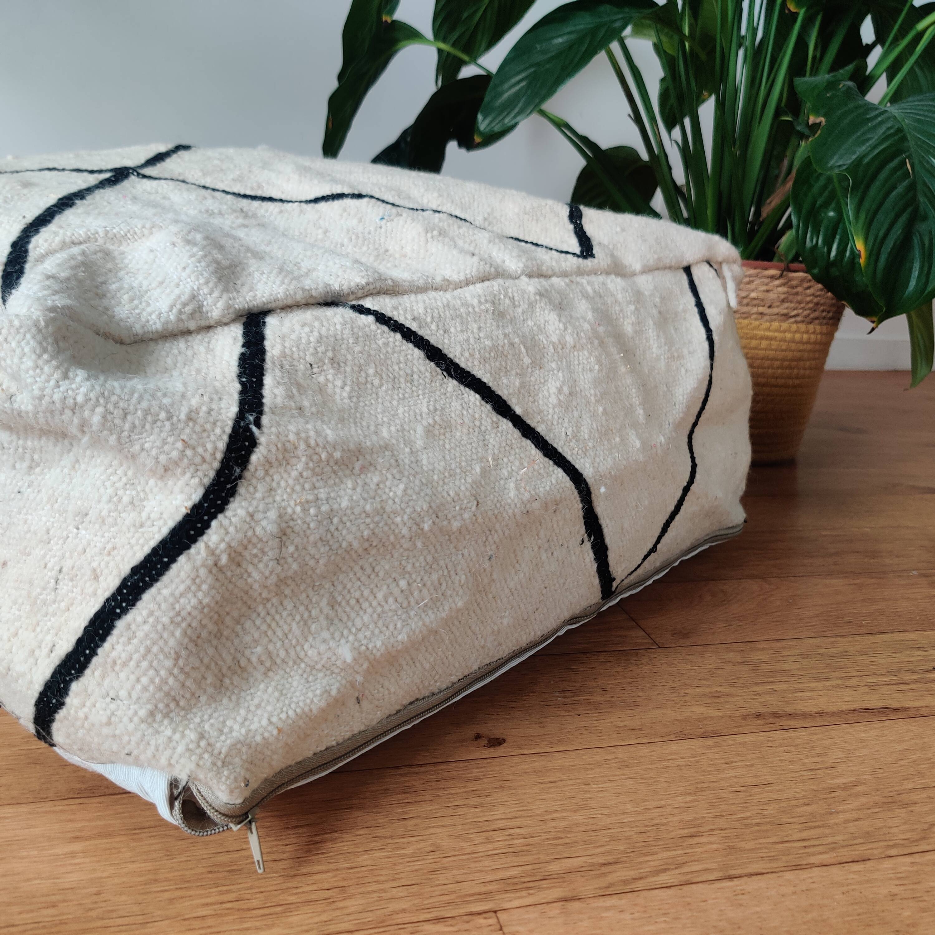 Berber pouf white kilim