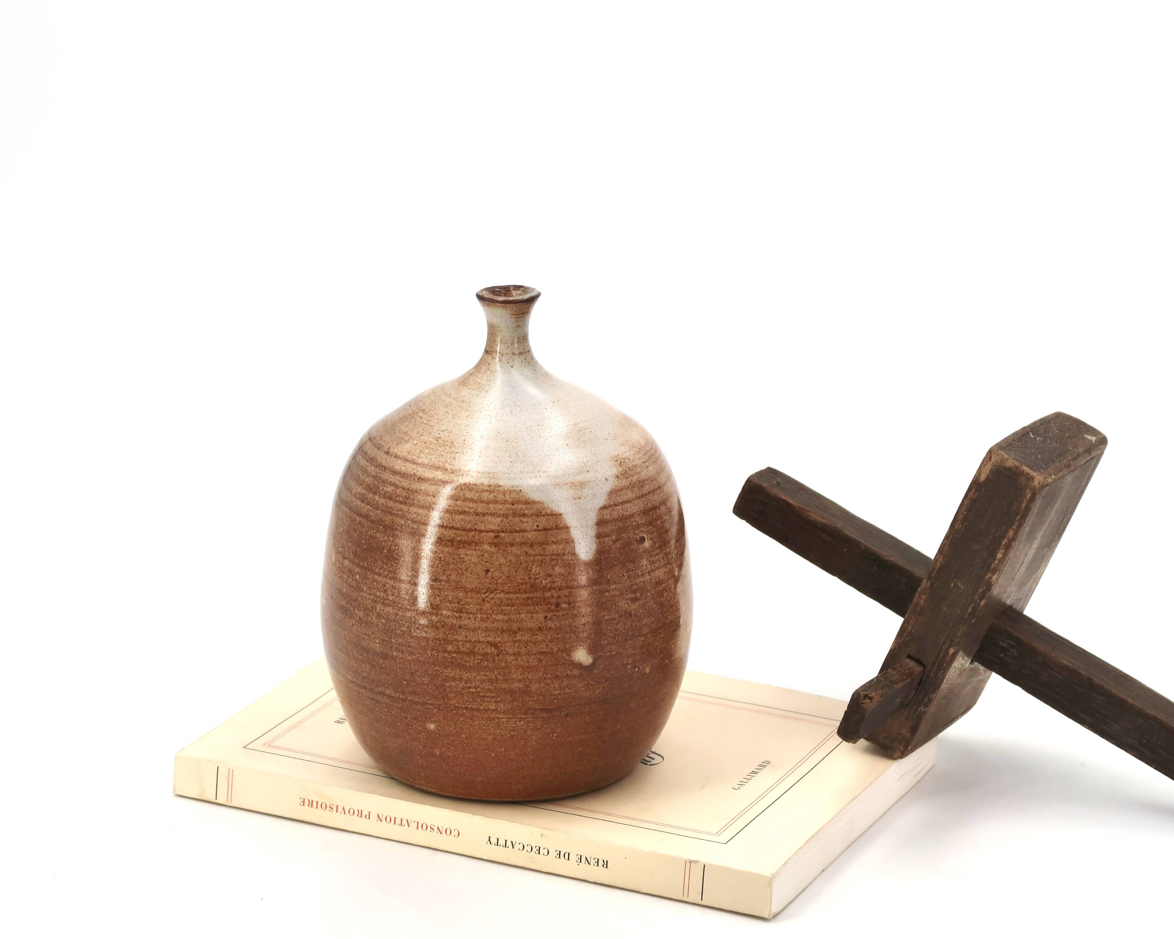 Ovoid vase with a small neck in brown beige ceramic and white drips.