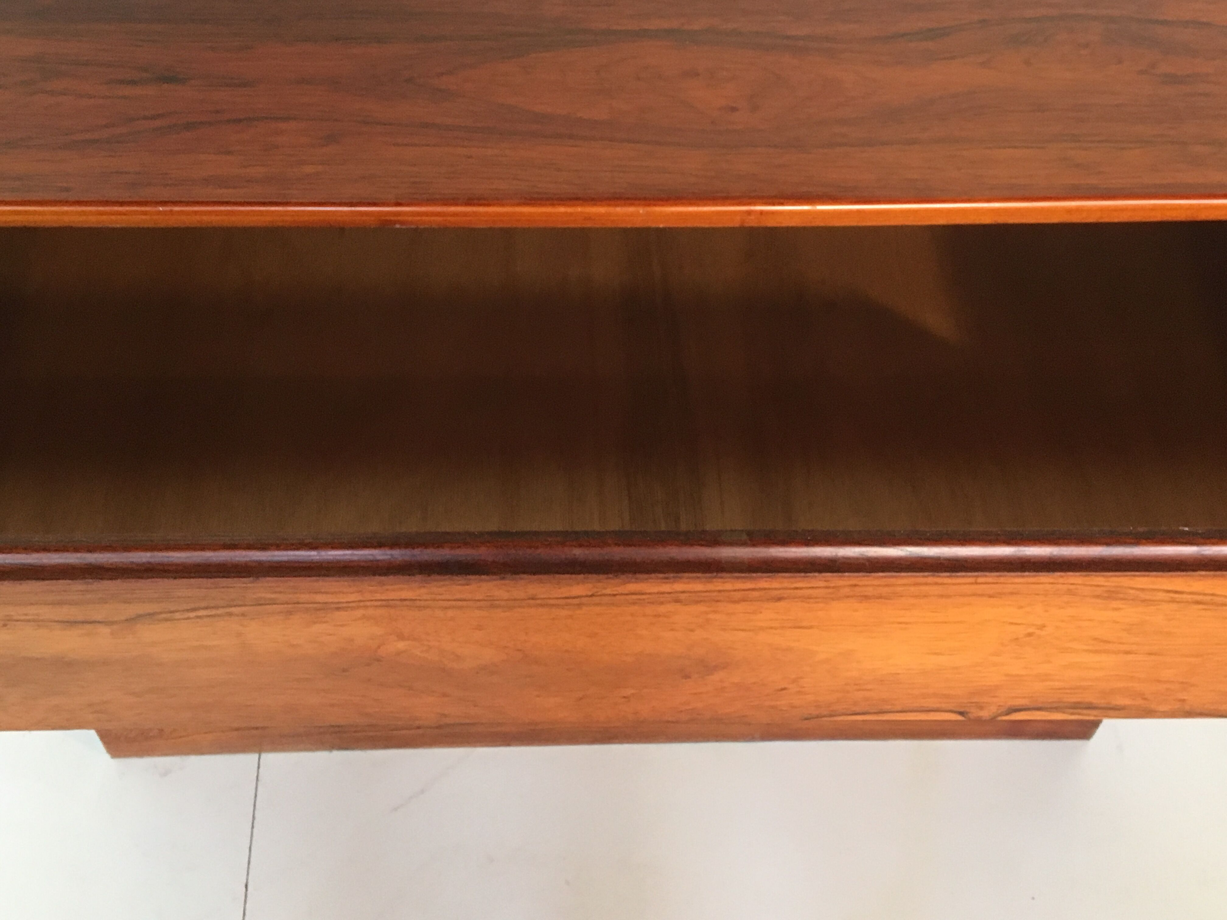 Chest of drawers rosewood