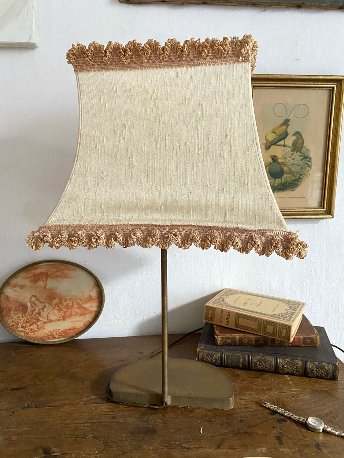 Retro lamp with pagoda lampshade