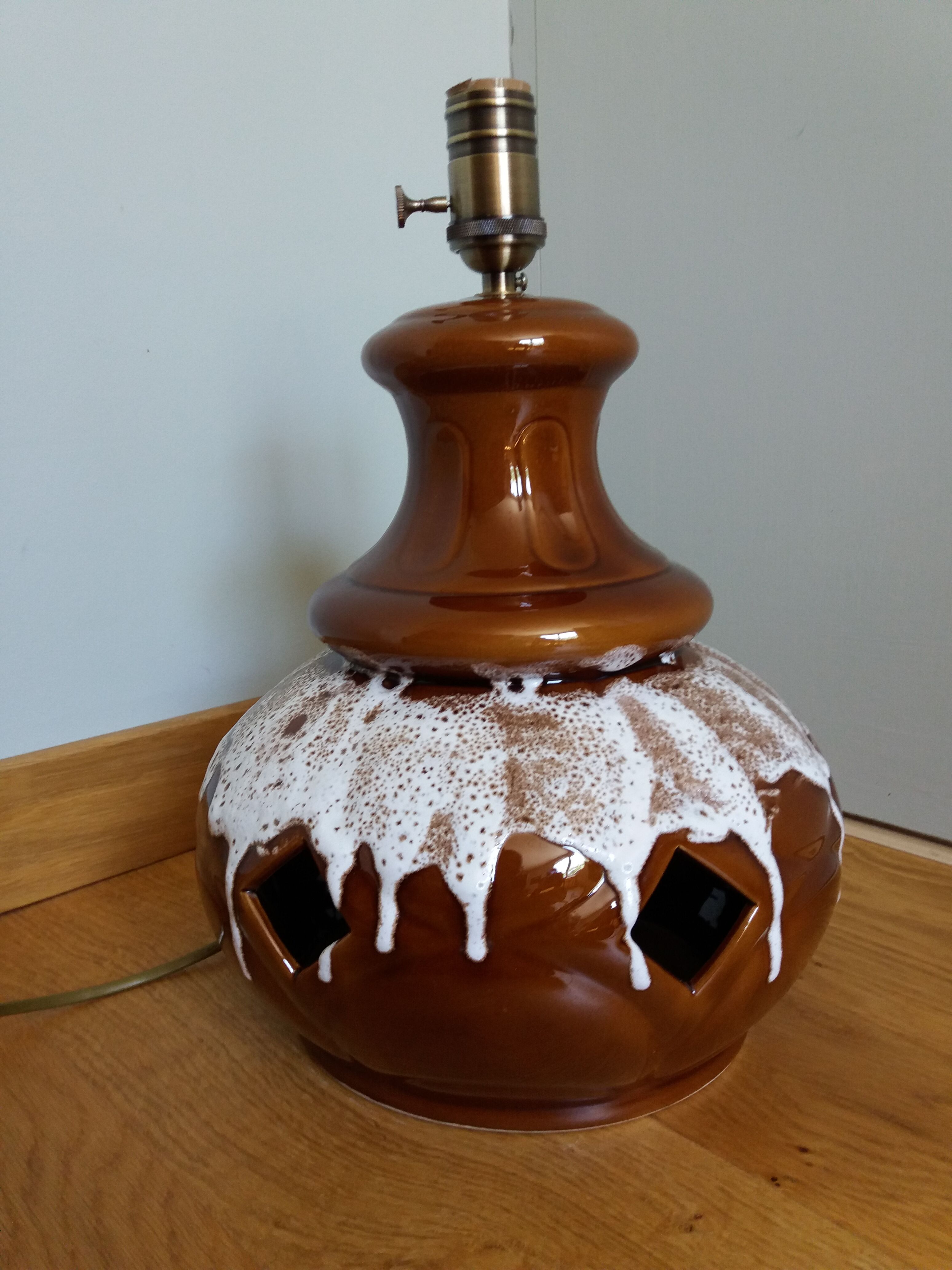 Ceramic lamp fat lava